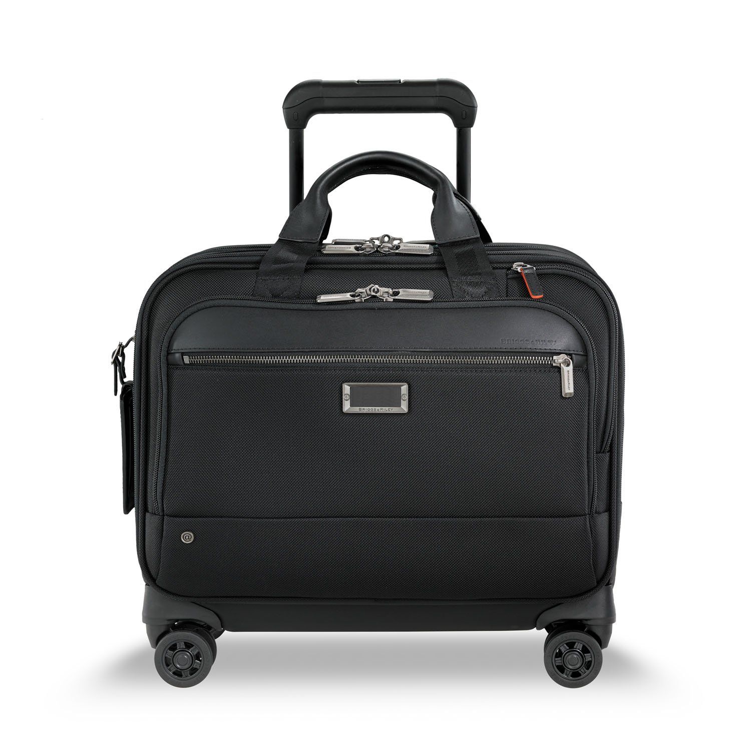 Why carry when you can roll? The @work Medium Spinner Brief effortlessly glides all your business essentials on 4 wheels, so you have 360° of movement for 365 days of productivity. Accommodates most 15.6
