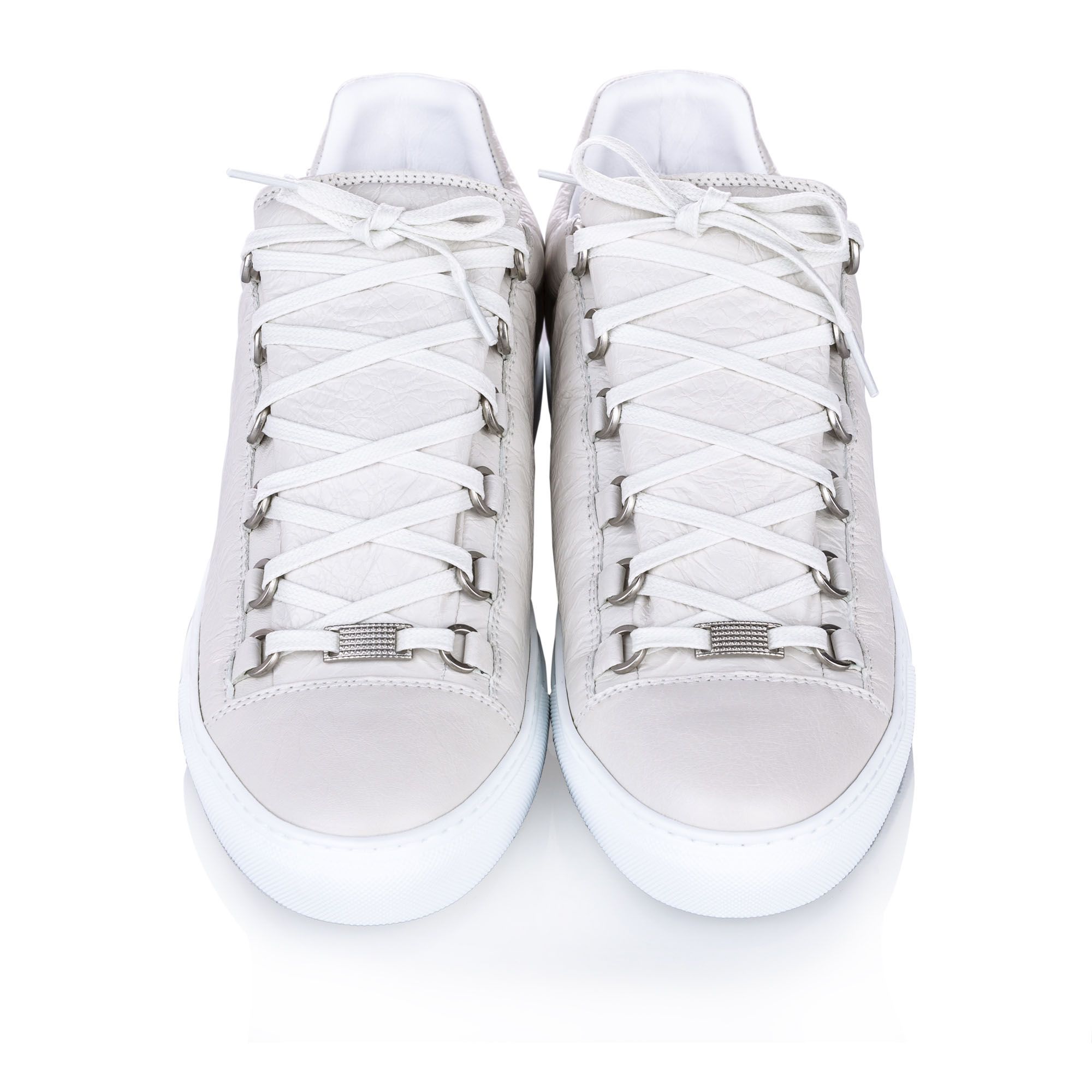  This sneaker features a leather upper, lace up detail, and rubber soles. Sole height: 2 cm.
Dimensions:
Length 26cm
Width 9.5cm

Original Accessories: Dust Bag, Box

Color: White
Material: Leather x Calf x Plastic x Others
Country of Origin: Spain
Boutique Reference: SSU78485K1342


Product Rating: New