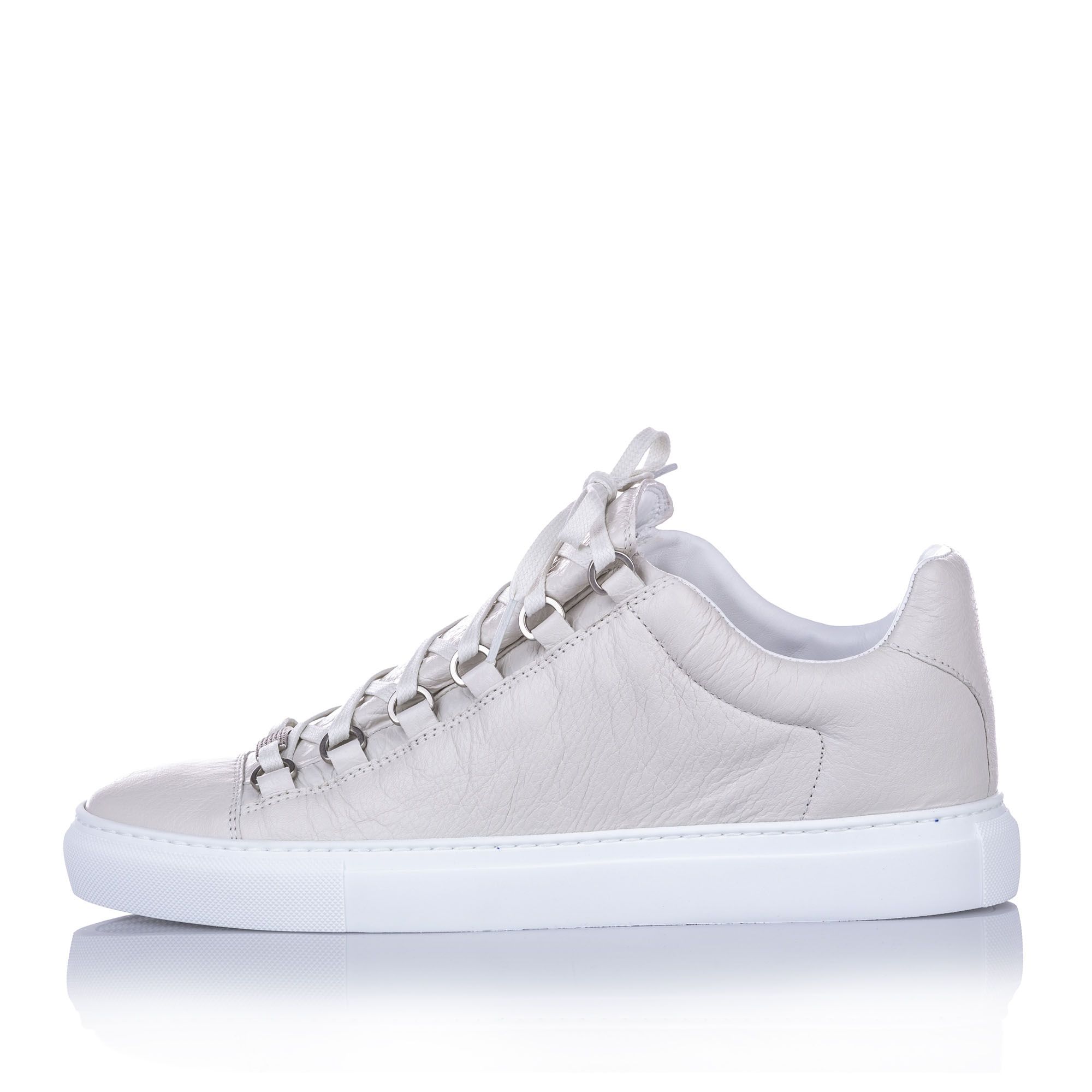  This sneaker features a leather upper, lace up detail, and rubber soles. Sole height: 2 cm.
Dimensions:
Length 26cm
Width 9.5cm

Original Accessories: Dust Bag, Box

Color: White
Material: Leather x Calf x Plastic x Others
Country of Origin: Spain
Boutique Reference: SSU78485K1342


Product Rating: New