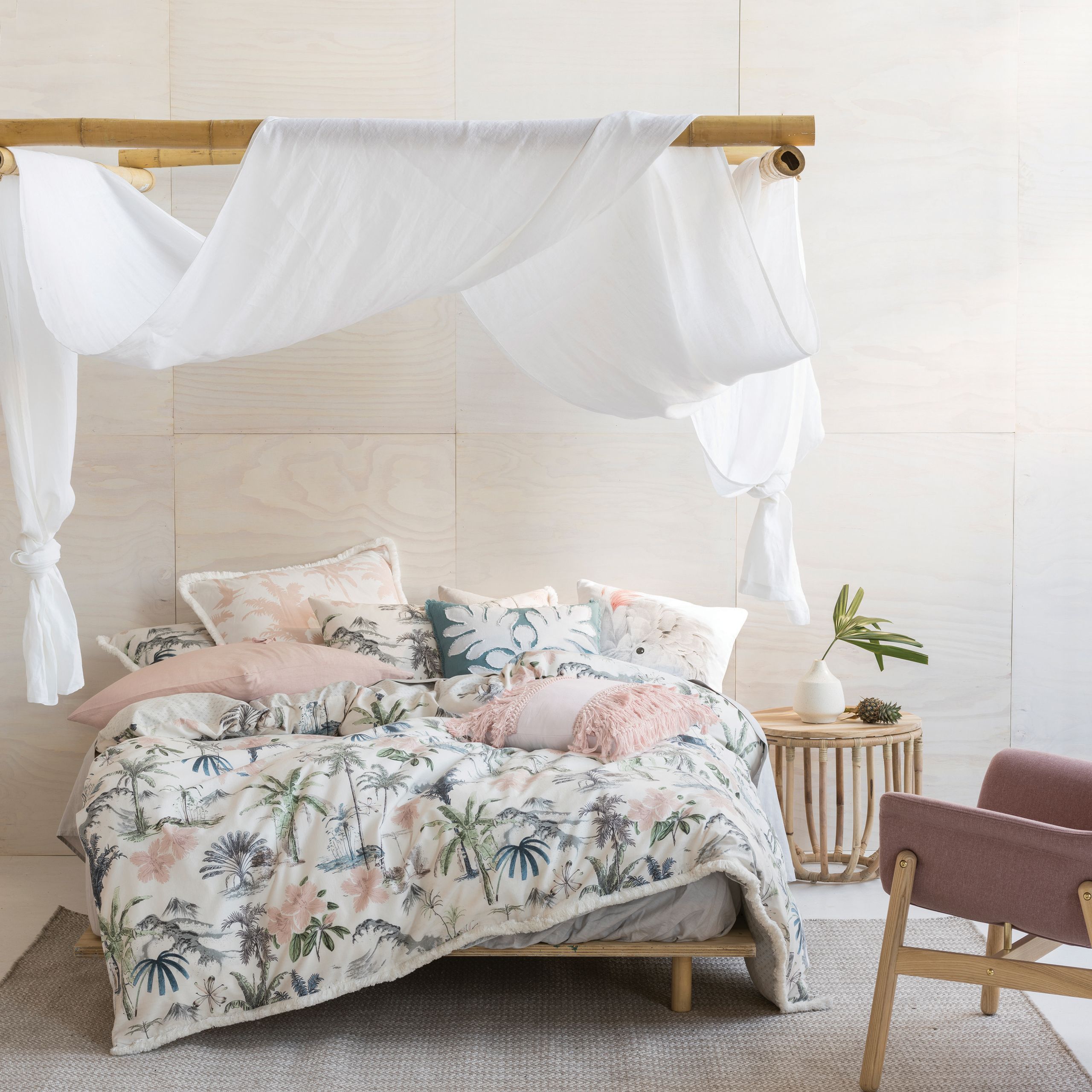 Luana will reignite every one of those delightful summer memories with its printed, garment-washed cotton that feels beautifully soft and worn-in. The relaxed linen-look quilt cover and pillowcases feature Hawaiian-style plants and flora in eye-pleasing blues, rose pinks, greens and greys while the cover is trimmed with white-fringed cotton at the base for a nostalgic appeal.