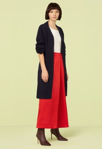 The humble cardigan gets a winter-ready makeover in the form of our Laurel design. Made from soft and cosy mohair-blend fabric, this chic longline style belts at the waist for a shapely finish or can be worn open for a loose and slouchy look.


Model is 5'7