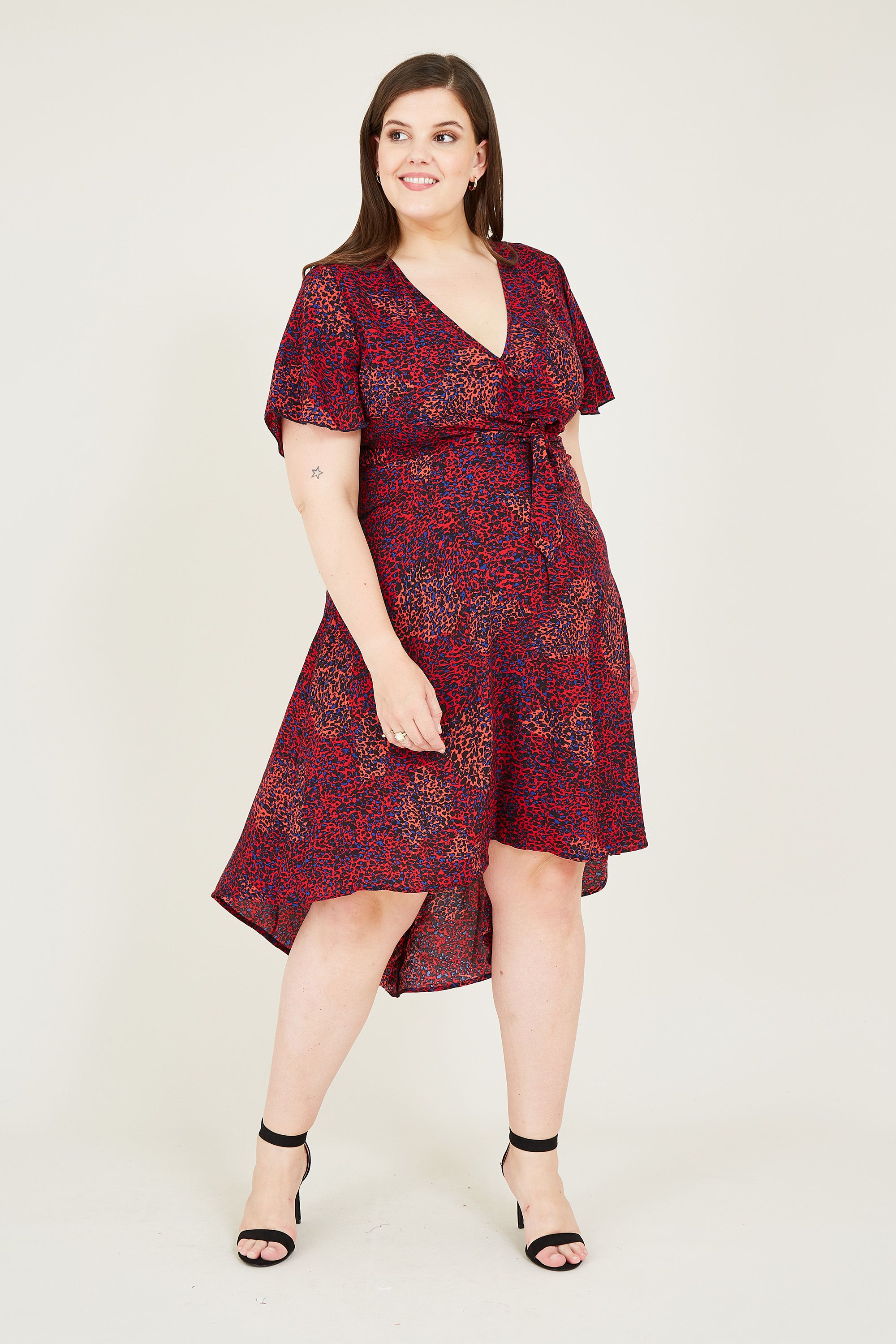 Go wild for this Mela Plus Size Animal Wrap Dress, perfect for dressing up and down. Featuring lightweight fabric printed with a leopard design, it's framed by a V-neckline and a self-tie waist. With an enhancing asymmetric hemline and flippy sleeves, team with heels for those all-important occasions.
