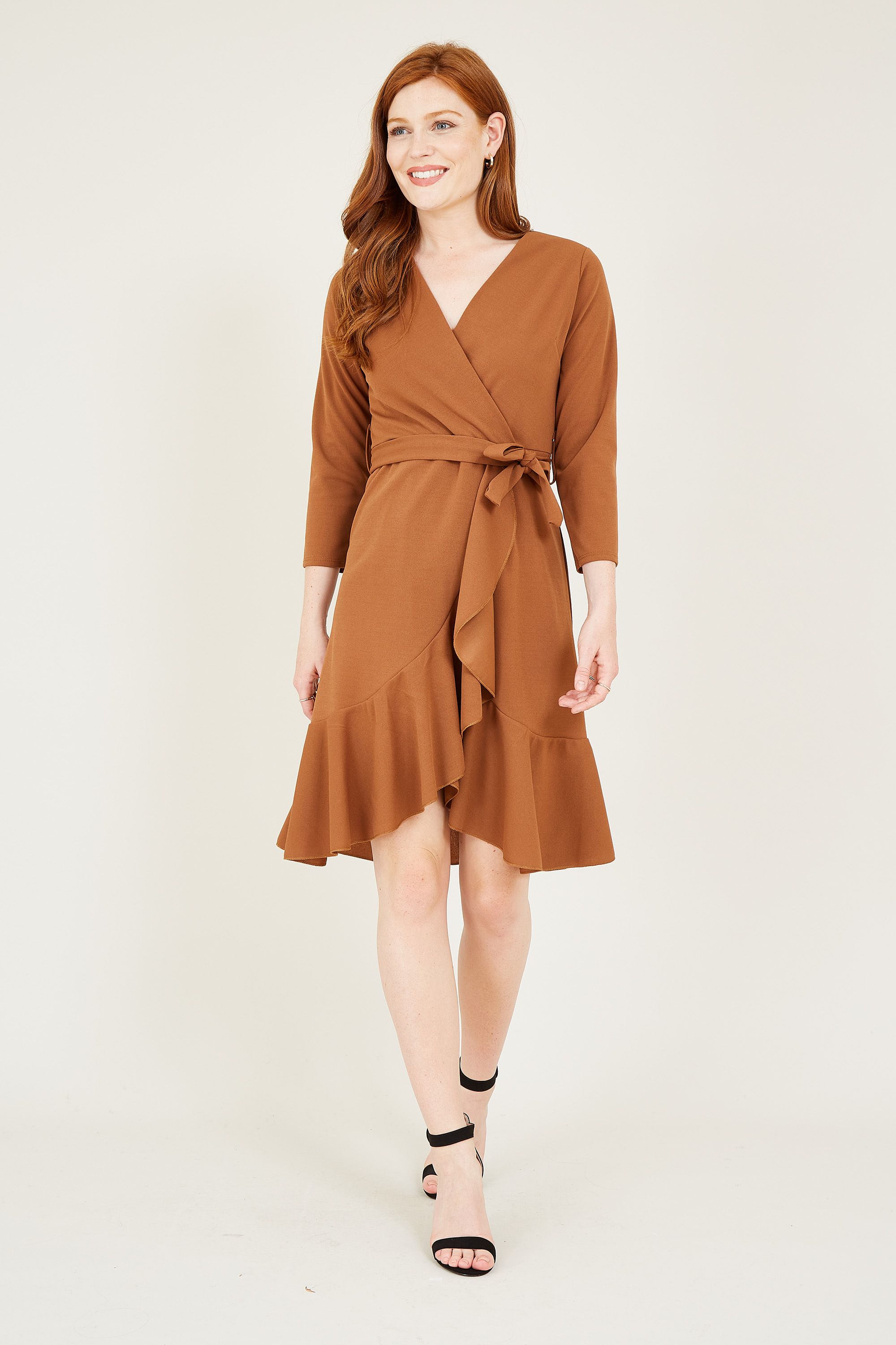Easily dressed up or down, this Mela Tie Wrap Dress is a staple for the season. Framed by long sleeves and a flippy hemline, it's enhanced by a figure-loving self-tie waist. The soft-touch fabric makes it a comfortable choice, whilst the earthy palette allows you to wear it to any occasion. Accessorize with anything from boots to trainers.