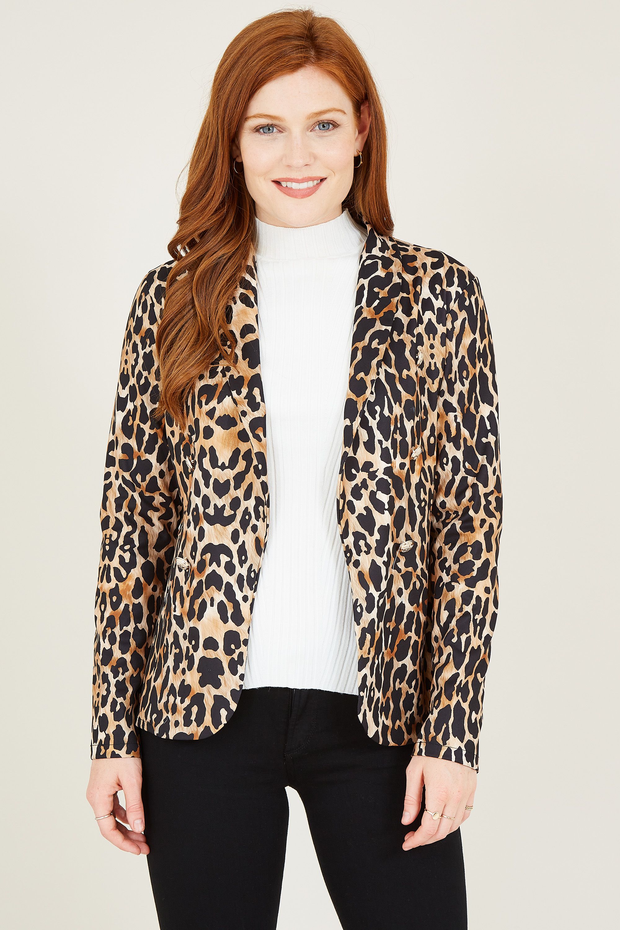 If you've never met an animal print you didn't like, choose this Mela Leopard Jacket as your go-to. Featuring a relaxed blazer shape, it's designed with an open front and long sleeves. The bold animal print lends a modern edge, whilst the soft fabric makes it a comfortable choice. Style with jeans and a t-shirt for a cool off-duty look.