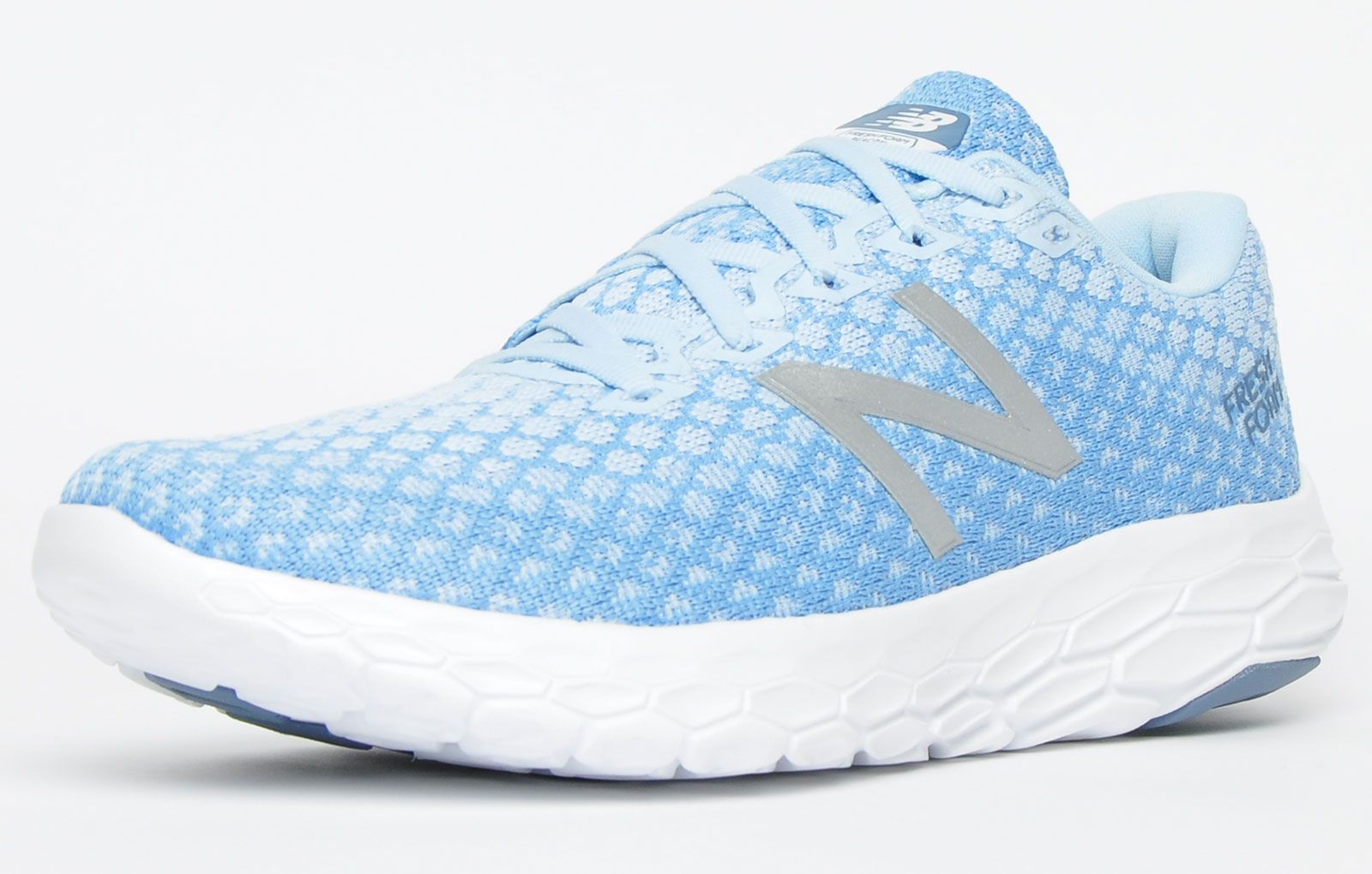 The New Balance Fresh Foam Beacon is a neutral running shoe featuring an engineered knit material with fresh foam technology to provide long-lasting cushioning throughout the run. <p class=
