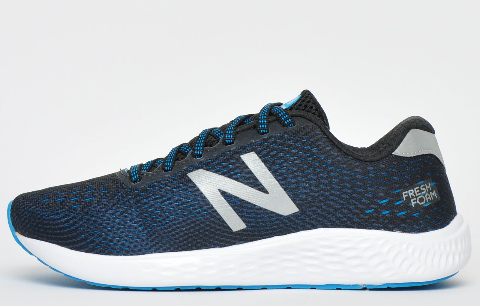 These women’s New Balance Fresh Foam Arishi running shoes feature a superior responsive midsole with fresh foam cushioning to provide outstanding comfort built to deliver versatile style and performance on the road and in the gym. <p class=