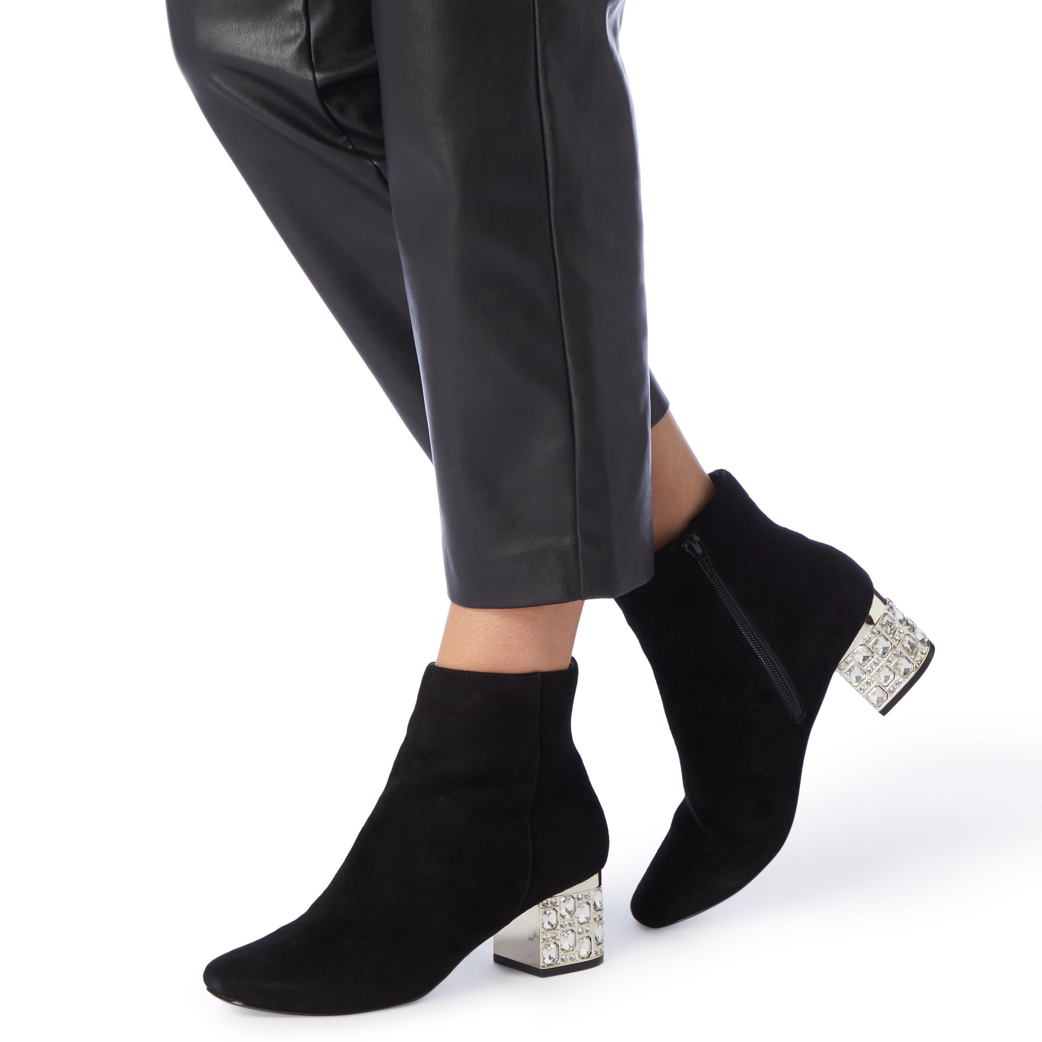 The Orriana boot by Dune London is a staple style for your everyday looks. Made from leather, it features a round toe and a high block heel. Secured with a zip fastening, it's accented with chic buckle detailing.