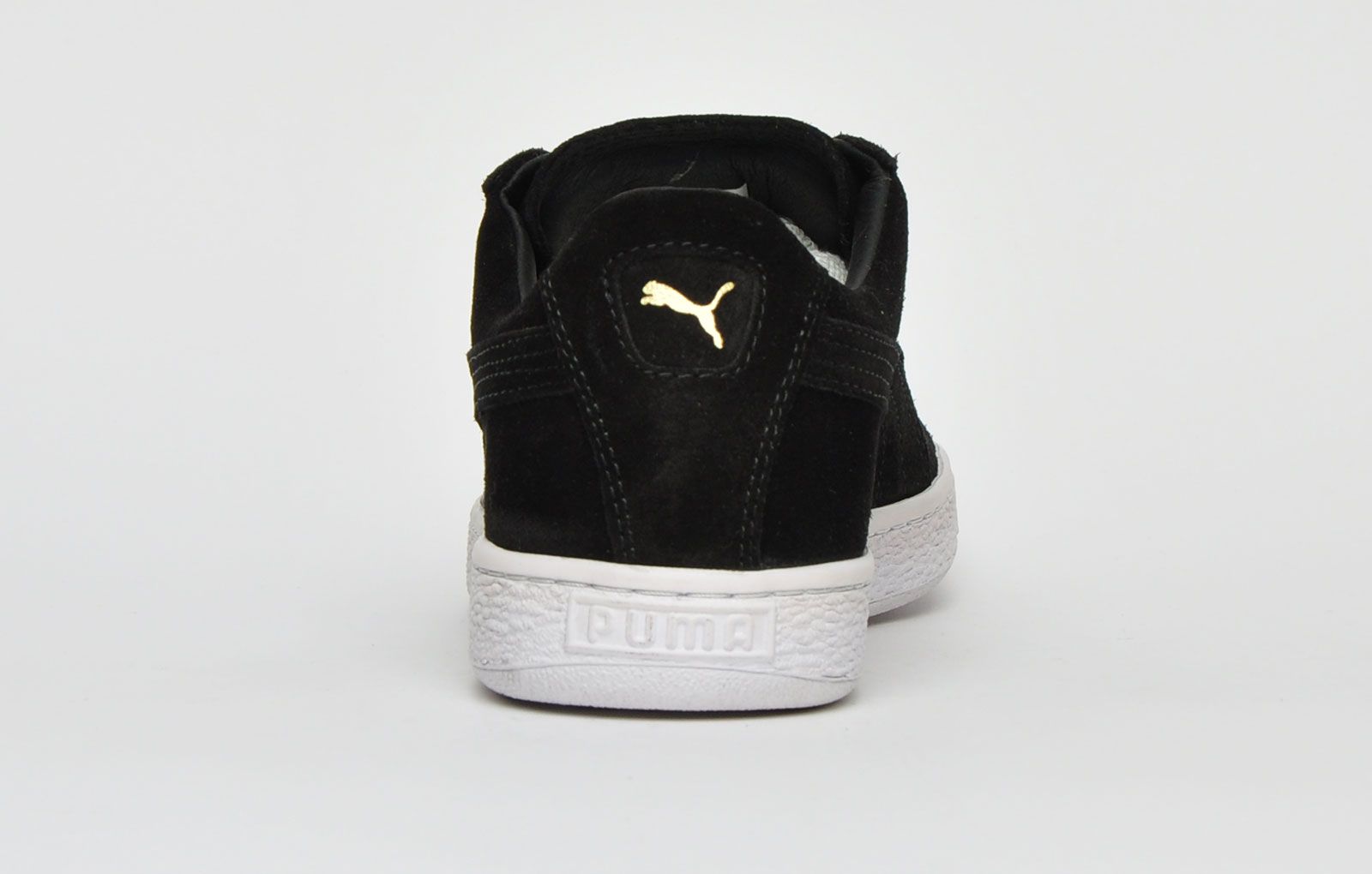 <p>This Puma Classic Suede MB is a truly stunning trainer, manufactured to Pumas highest specifications for that retro feel and look and in a plush finish throughout updated with a metal badge to the tongue and a contrasting gold-foil Puma Suede Logo on the lateral side.</p> <p>These suede’s have a padded heel and ankle collar for a comfortable fit and feature a contrasting textured vintage styled midsole well suited to the rigors of an active lifestyle. </p> <p>- Premium Suede leather upper </p> <p>- Secure lace up system </p> <p>- Additional cushioning and added ankle support </p> <p>- Durable vintage styled outsole with treaded design for added grip </p> <p>- Puma branding throughout</p>