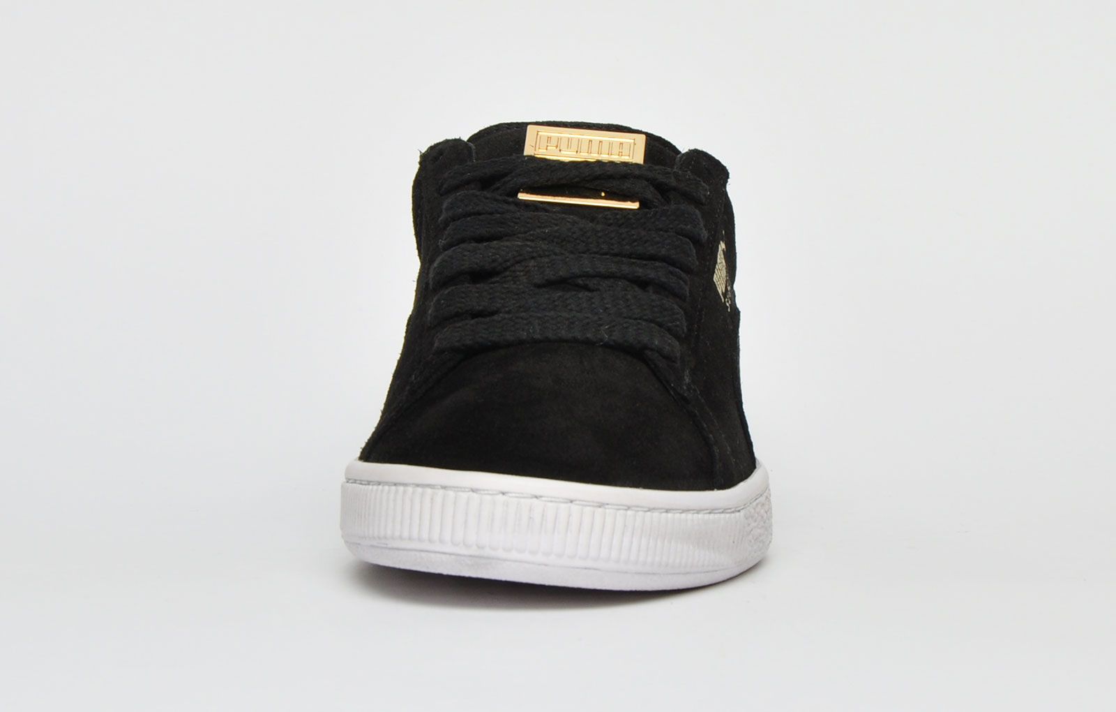<p>This Puma Classic Suede MB is a truly stunning trainer, manufactured to Pumas highest specifications for that retro feel and look and in a plush finish throughout updated with a metal badge to the tongue and a contrasting gold-foil Puma Suede Logo on the lateral side.</p> <p>These suede’s have a padded heel and ankle collar for a comfortable fit and feature a contrasting textured vintage styled midsole well suited to the rigors of an active lifestyle. </p> <p>- Premium Suede leather upper </p> <p>- Secure lace up system </p> <p>- Additional cushioning and added ankle support </p> <p>- Durable vintage styled outsole with treaded design for added grip </p> <p>- Puma branding throughout</p>