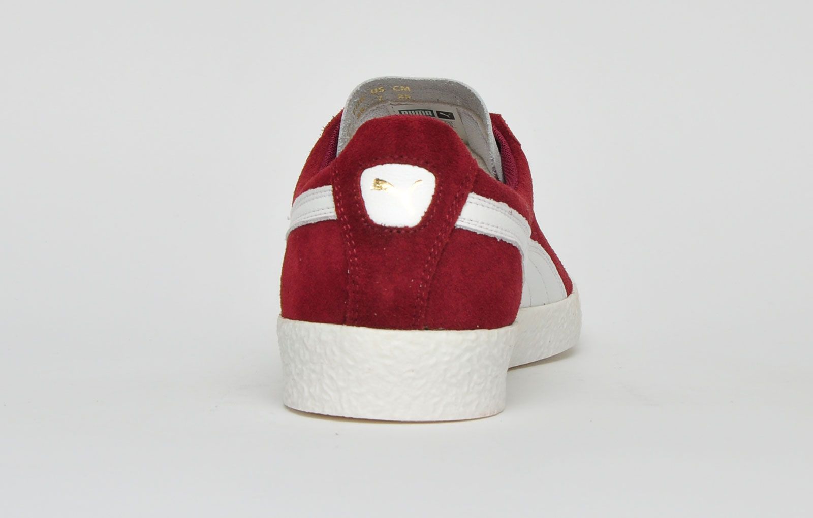 Originally released back in the late 70’s, the Puma Suede Te-Ku named after Teppich and Kunstböden tennis court surface types makes its comeback with a very exclusive UK release. <p>These Puma Suede TE-KU trainers are crafted from premium quality super soft suede with the Puma logo and the 'Puma TE-KU' branding to the side panel in contrasting gold foil finish, sitting on a textured vintage styled rubber outsole for high impact retro street appeal.</p> <p> - Suede leather upper </p> <p>- Secure lace up system</p> <p> - Textured vintage styled midsole </p> <p>- Durable outsole with treaded design for added grip</p> <p> - Puma branding throughout</p>