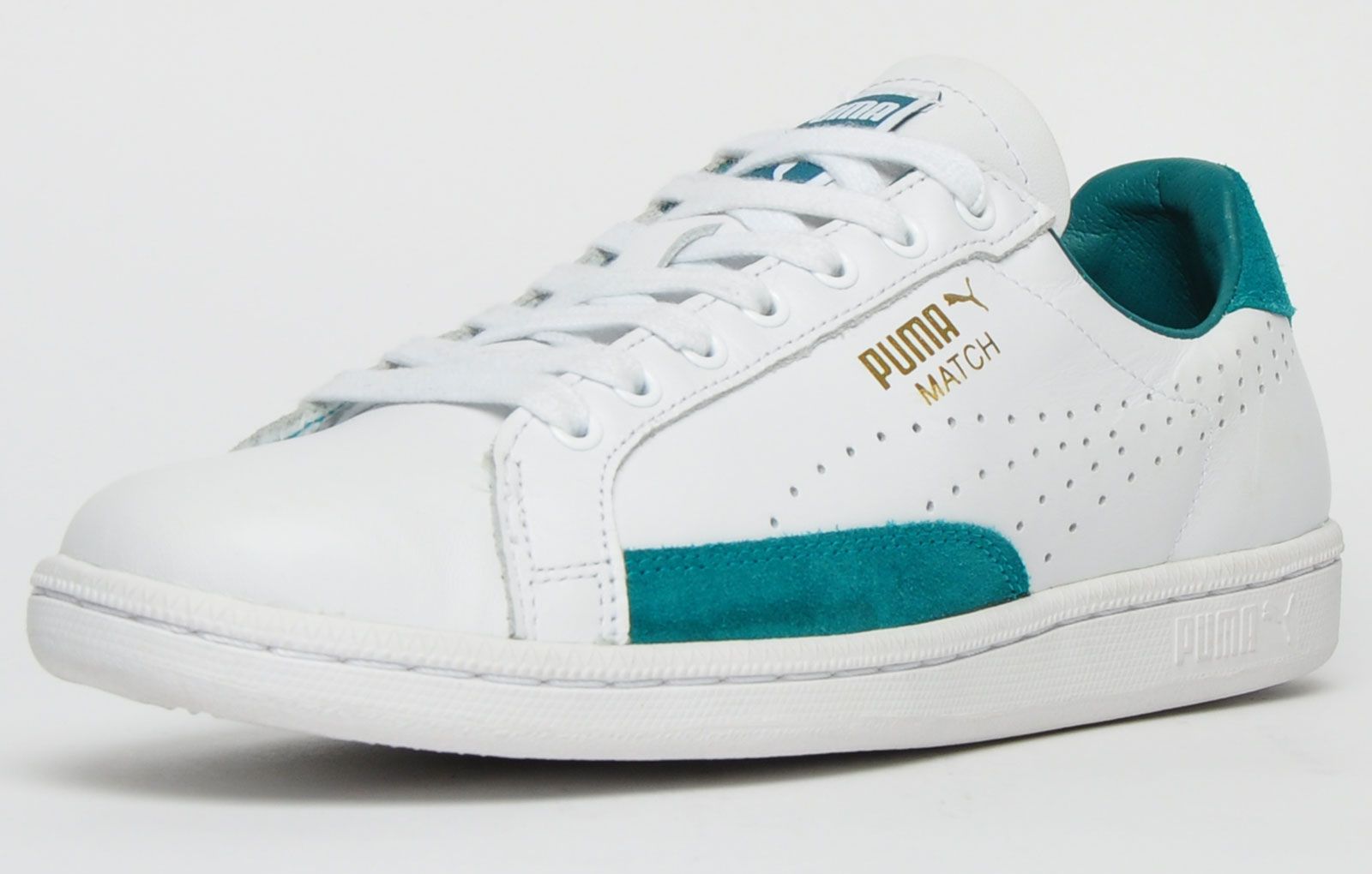 <p>The Puma Match 74 UPC from the iconic 1974 tennis collection features a soft leather upper with side perforations for breathability with the addition of suede panelling to the sides and heel with gold Puma branding to the side to complete the look.</p> <p>The Match 74 men’s shoe is finished off with a durable rubber sole with a textured finish which will provide stability and grip on all surfaces and with a slimmed down look to give that sporty designer feel</p><br> <p class=