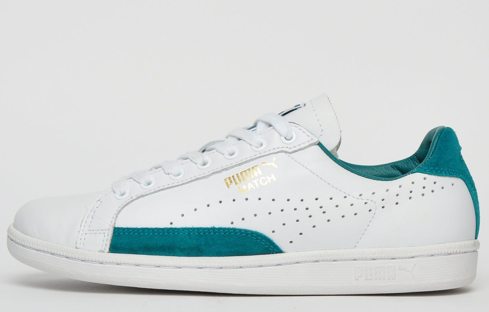 <p>The Puma Match 74 UPC from the iconic 1974 tennis collection features a soft leather upper with side perforations for breathability with the addition of suede panelling to the sides and heel with gold Puma branding to the side to complete the look.</p> <p>The Match 74 men’s shoe is finished off with a durable rubber sole with a textured finish which will provide stability and grip on all surfaces and with a slimmed down look to give that sporty designer feel</p><br> <p class=