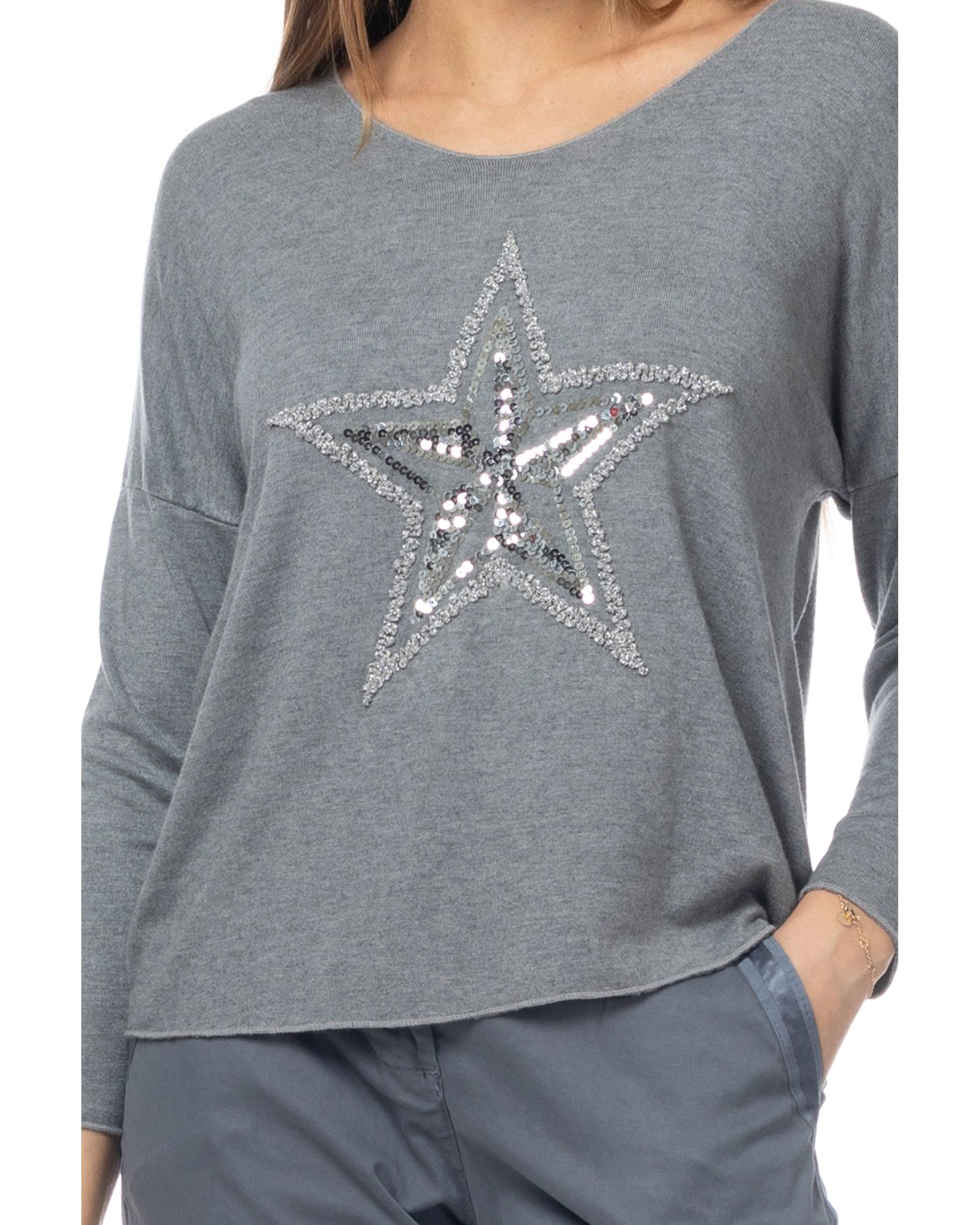 Knit pull with sequins star and V Neck