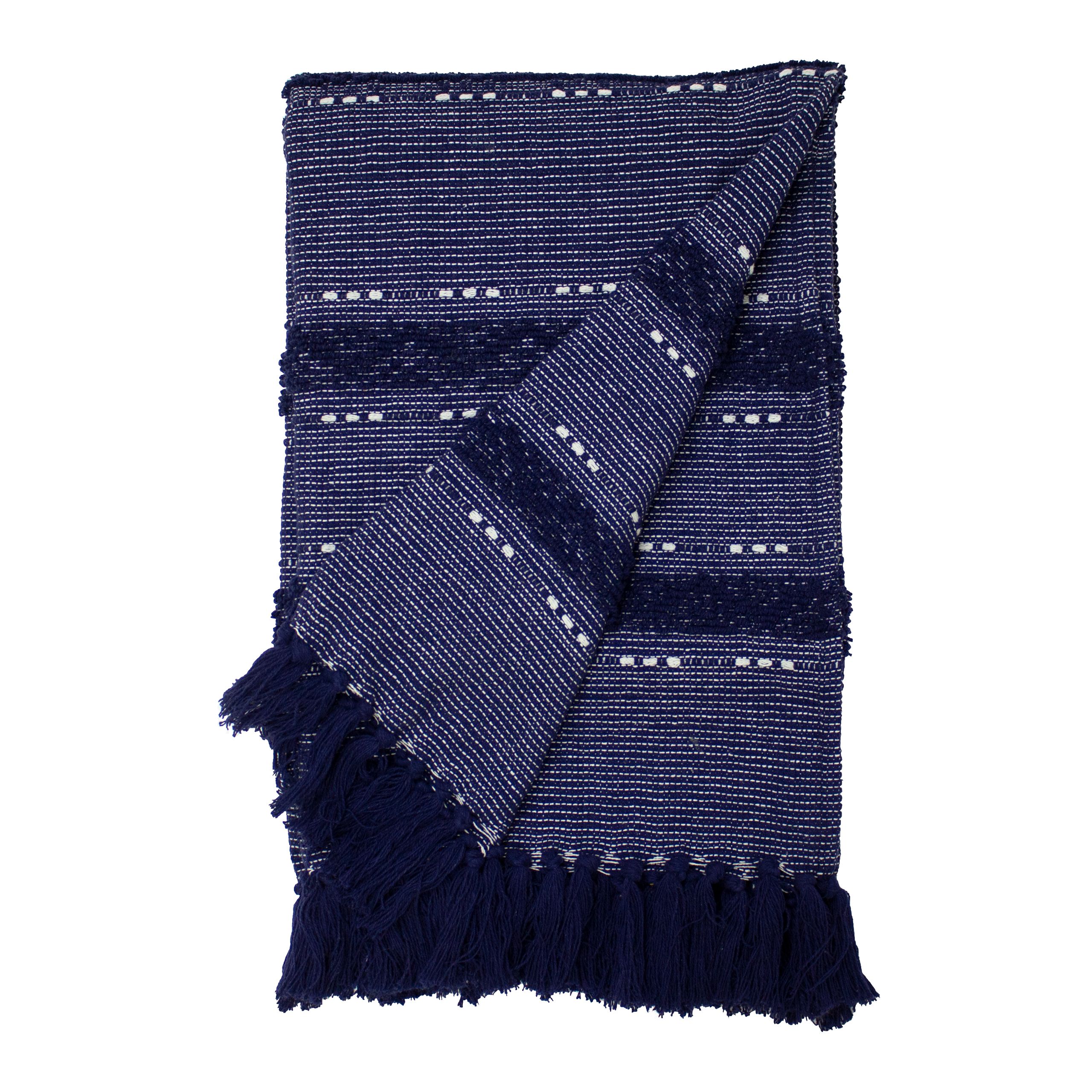 For ultimate summer styling, the Sundown cotton woven throw features contrast raised lines, tufted detail and fringing. Style and layer on a bed for a laid back look, or for cool summer evenings outside.