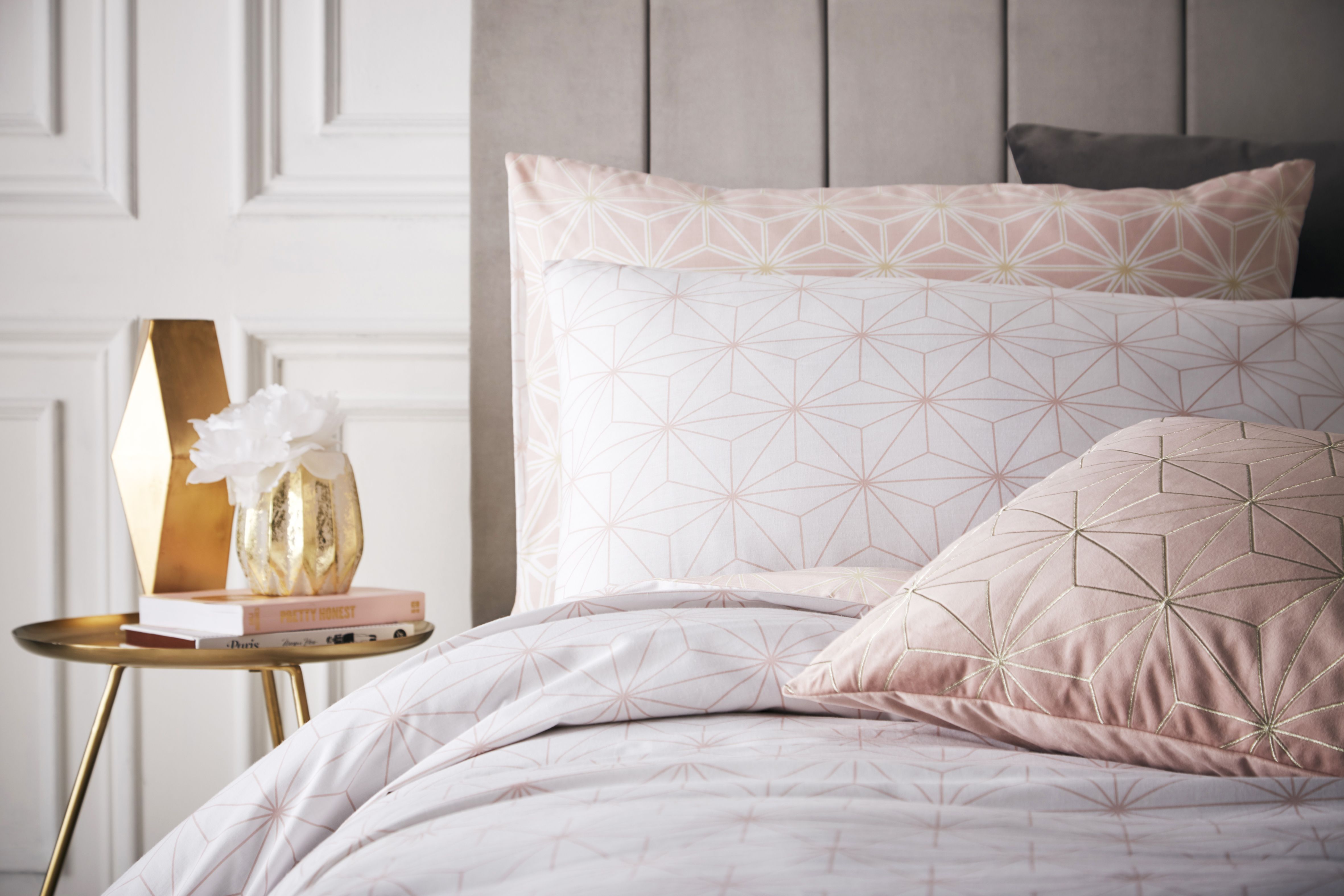 Stylish and versatile geometric stars in subtle blush and gold. An ombre effect brings a unique twist to this linear look. The star geometric print continues across the reverse in a tonal colourway.