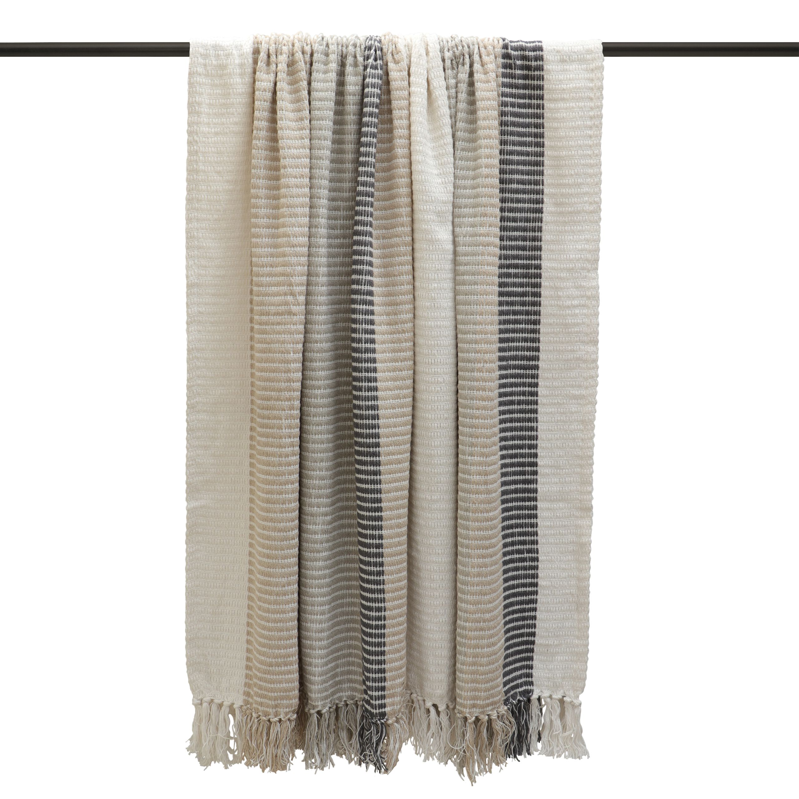 Our Tulsa cotton throw features bands of contrasting woven colour in warm summer tones, and finished with fringed tassel edges. Perfect for cool summer evenings, or for layering up and adding texture to your home.
