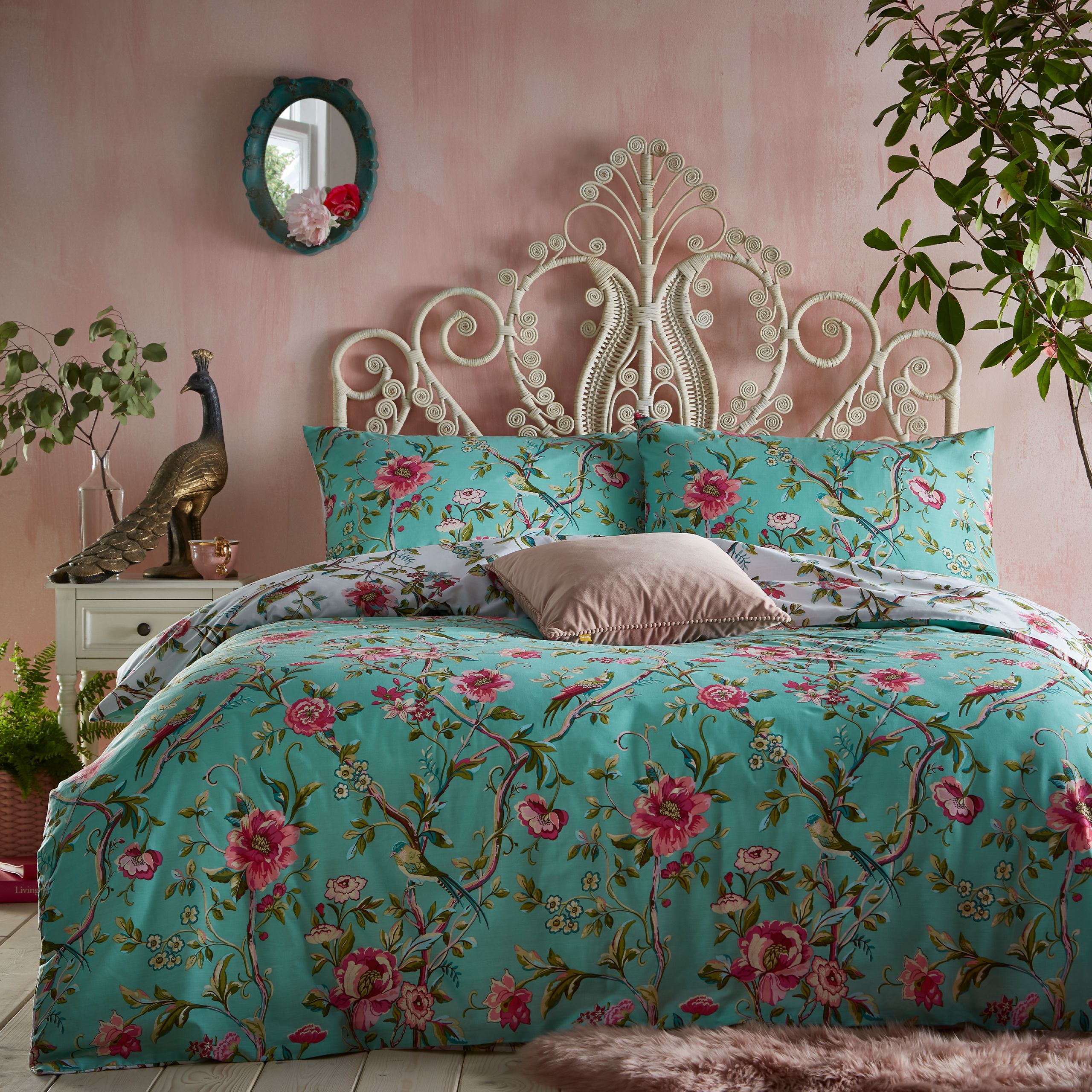 Add a romantic touch to your bedroom with the Vintage Chinoiserie bedding, featuring swirling floral vines and beautiful exotic birds. With a coordinating design on the reverse, on a fresh, light base for a more tranquil look.