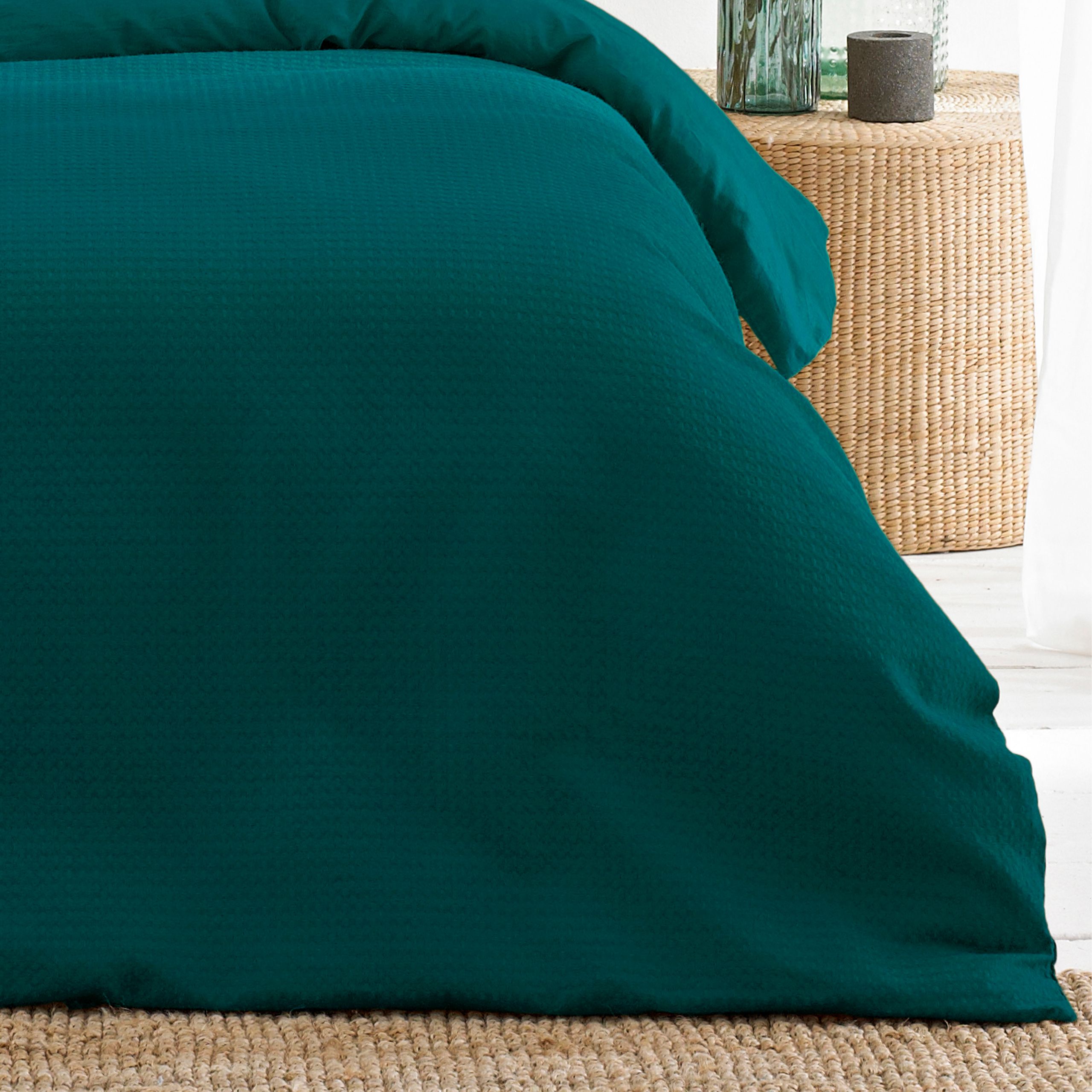 The Waffle duvet set is made of 100% soft cotton, woven on a loom making it a very durable fabric. It’s unique three dimensional design gives it a large surface area to keep you snug and warm on cold evenings while also being breathable for warmer weather. This full bodied duvet set comes with large matching pillowcases complete with an oxford border for that extra touch of luxury. The duvet cover set has a secure button closure while the pillowcases feature a simple envelope closure to keep your pillow safely in place. For the best finish machine wash at 40 degrees. Tumble dry on a low setting and use a hot iron.