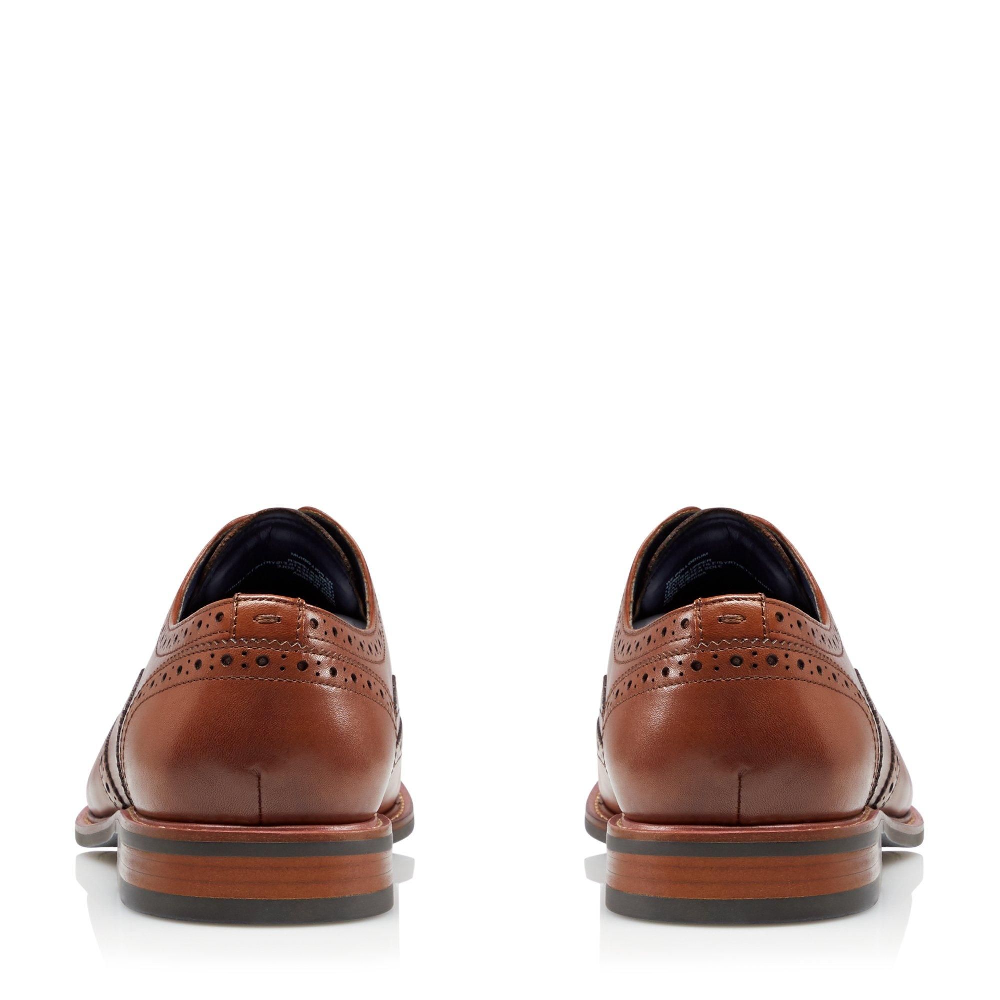 Upgrade your formal look with the wide fit Pollodium shoe. Showcasing a striped sole, round toe and secure lace closure. It's complete with traditional brogue punching and wingtip details.