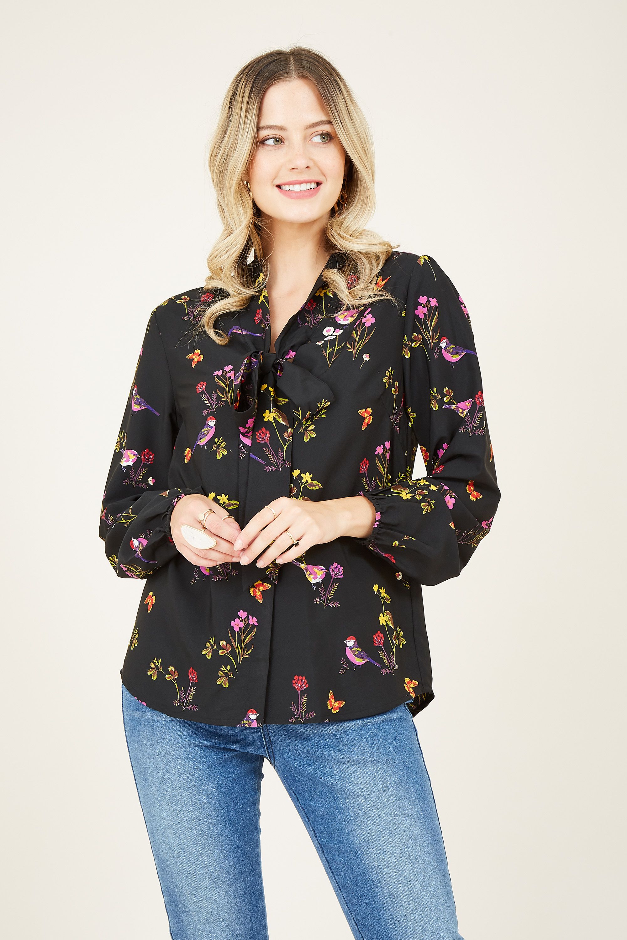 Keep things classic when it comes to your weekend-wear. Detailed with a sweet tweeting print, our Bird Pussy Bow Blouse is a wardrobe must-have. Cut from lightweight fabric, it's designed with a retro pussy bow neckline to balance the relaxed shape. Team it with jeans for a classic off-duty look.
