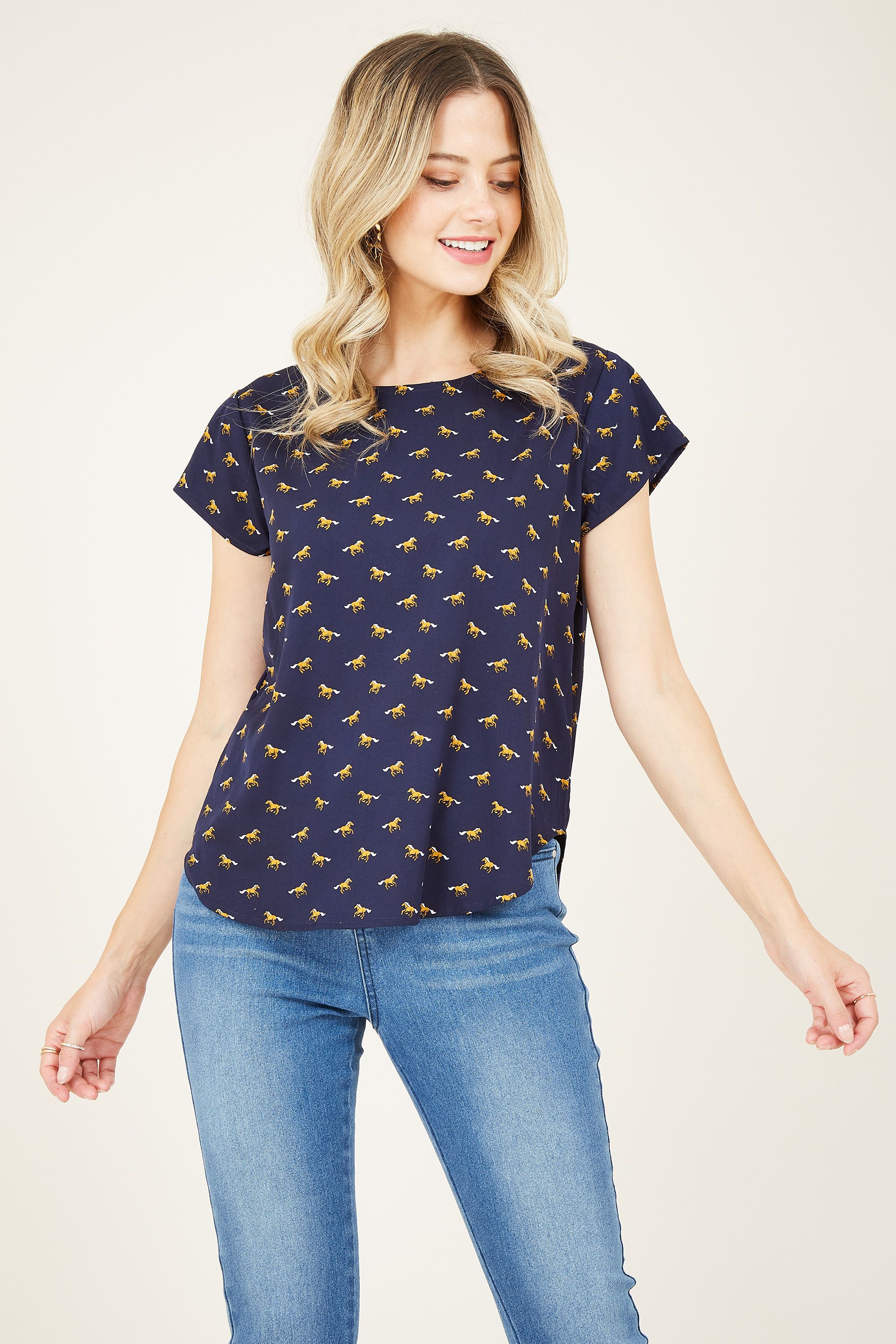 With a fun four-legged print, our Horse Top is the perfect throw-on-and-go piece. In the classic t-shirt shape, it's cut from lightweight fabric that's hangs in a relaxed shape. Perfect for tucking in, a nape button gives your look its oh-so-chic shaping.