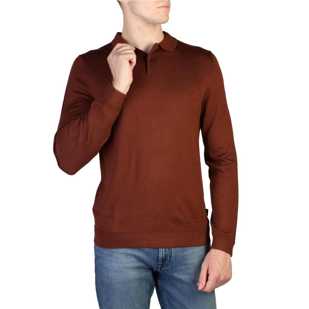 Collection: Fall/Winter 
    Gender: Man    Type: Sweater     Fastening:buttons    Sleeves:long     Material:wool 72%; silk 28%     Pattern:solid colour     Washing:wash at 30° C  hand wash     Model height, cm:188    Model wears a size:L     Details:visible logo