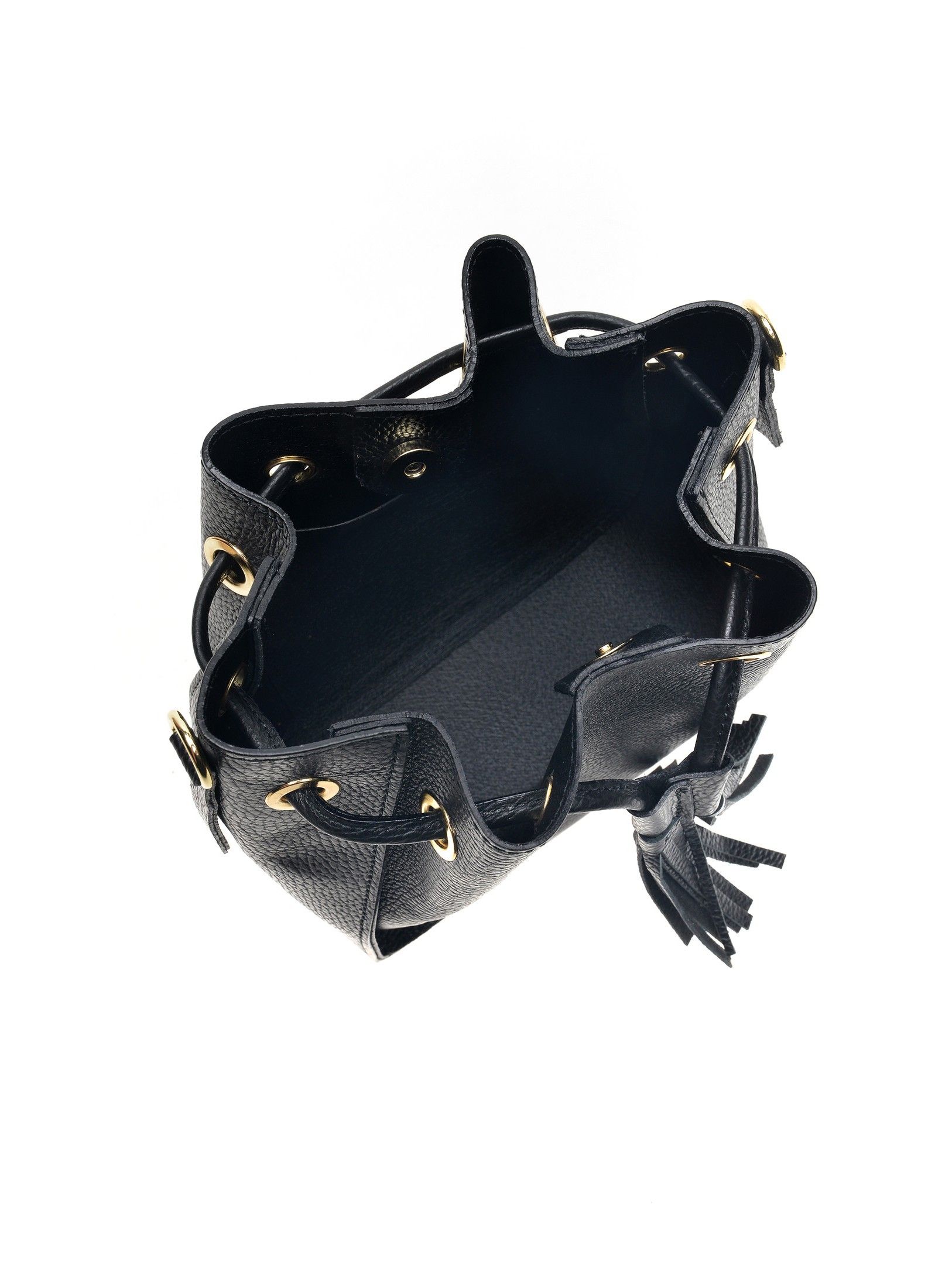 Shoulder Bag
100% cow leather
Top drawstring closure with tassel
Shoulder strap: 120 cm
Dimensions (L): 23.5x24x11 cm