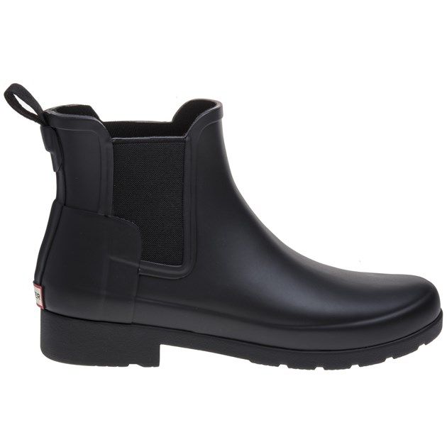 A slim fit take on the iconic Original Chelsea boot, key aspects of the style have been redesigned to create a refined silhouette. Handcrafted. 
Slim fit. 
Waterproof up to gusset. 
Textile lining. 
Elasticated gusset and pull tab.