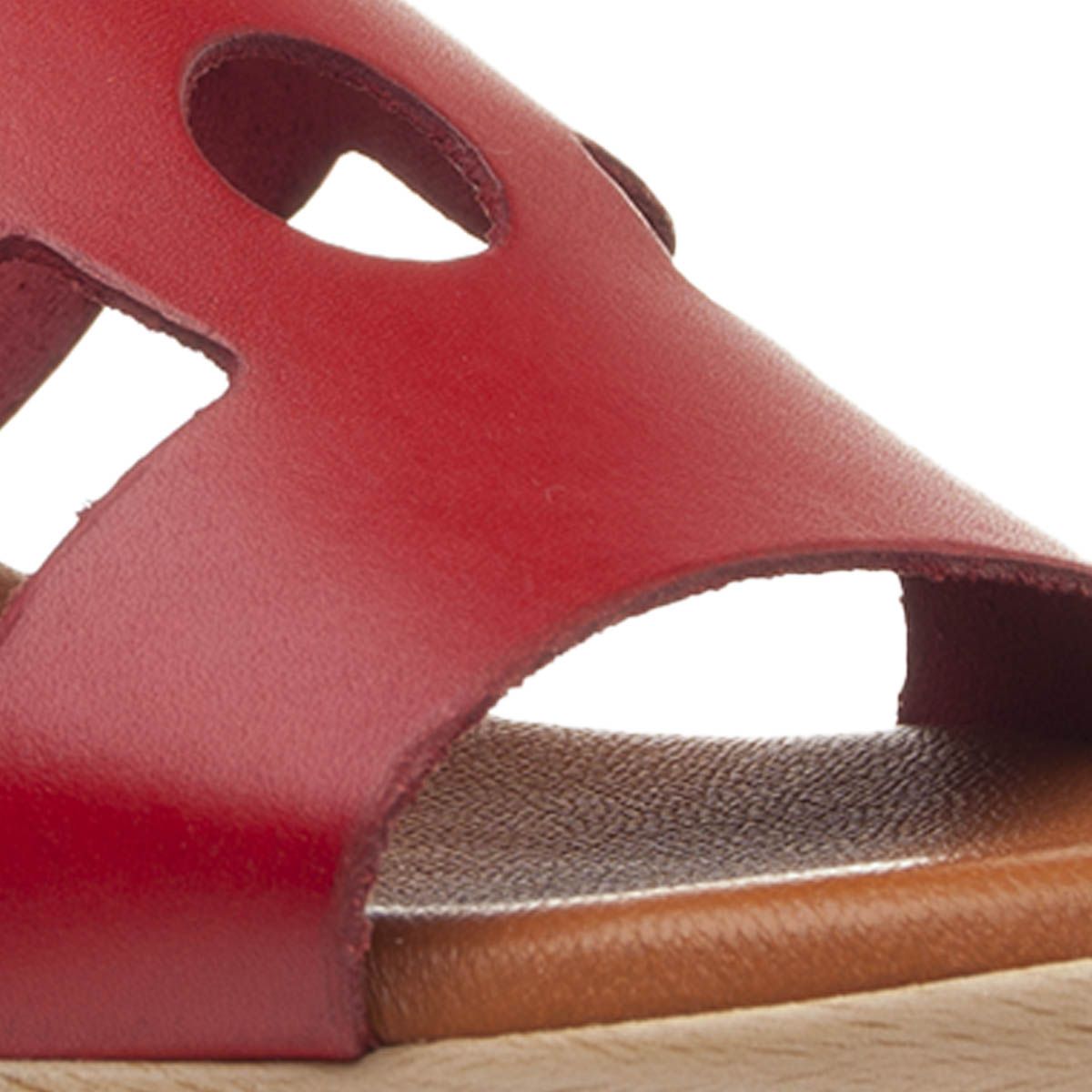 These new sandals meet everything you need to make your summer perfect. Perfect combination between quality, community and design. Manufactured 100% in leather, with padded plant also made of skin and non-slip and light polyurethane sole, nothing weigh. Its combinations of colors and textures make these sandals unique pieces very top and easy to combine. Natural, Ergonomic, Flexible, Footprint Effect, Soft, Absorbent, Breathable, Shock Absorbing, Lightweight and Anti-slip..Description Technical: External MaterialNatural LeatherMaterial Interior: Natural Leather.Material Plant: Natural Leather.Material Sole: Polyurethane. .Atura Platform: 3.Alture Tacon: 0.Ture Bag0.Proofundity Bag