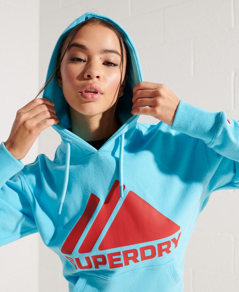 Get the ultimate sporty vibe with our Mountain Sport Mono Hoodie, featuring ribbed panels, and a mountain inspired textured graphic.Relaxed fit – the classic Superdry fit. Not too slim, not too loose, just right. Go for your normal sizeDrawstring hoodSoft liningRibbed cuffs and hemRibbed panelsFront pouch pocketTextured graphicEmbroidered logoSignature logo patch