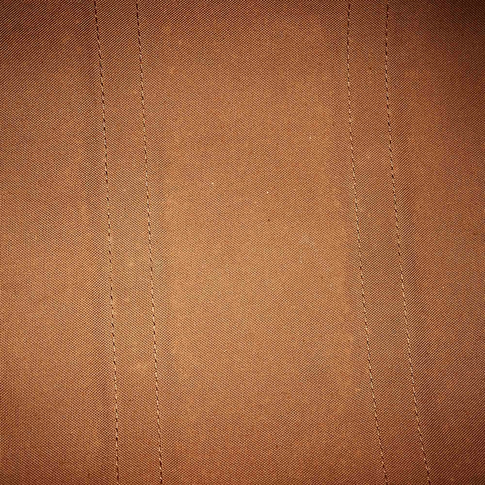VINTAGE. RRP AS NEW. The Keepall 45 a monogram canvas body, rolled leather handles, and a top zip closure.Exterior back is discolored. Exterior bottom is discolored and stained. Exterior corners is discolored, scratched and stained. Exterior front is discolored, scratched and stained. Exterior handle is discolored and scratched. Exterior side is discolored. Zipper is tarnished.

Dimensions:
Length 25.5cm
Width 45cm
Depth 17cm
Hand Drop 10cm
Shoulder Drop 10cm

Original Accessories: Name Tag, Dust Bag

Serial Number: SP0925
Color: Brown
Material: Canvas x Monogram Canvas x Leather x Vachetta Leather
Country of Origin: France
Boutique Reference: SSU121918K1342


Product Rating: GoodCondition