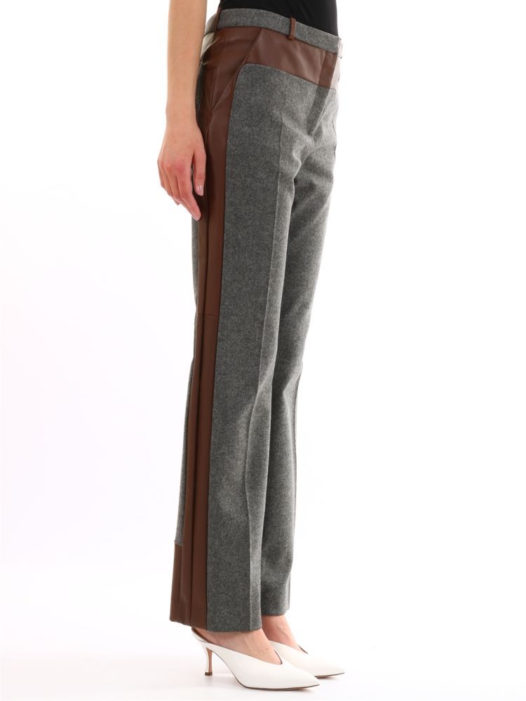 Gray trousers with brown leather inserts, belt loops at the waist and hidden fastening.The model is 1.83 high and wears size S / 40IT / 26US / 36FR / 8UK