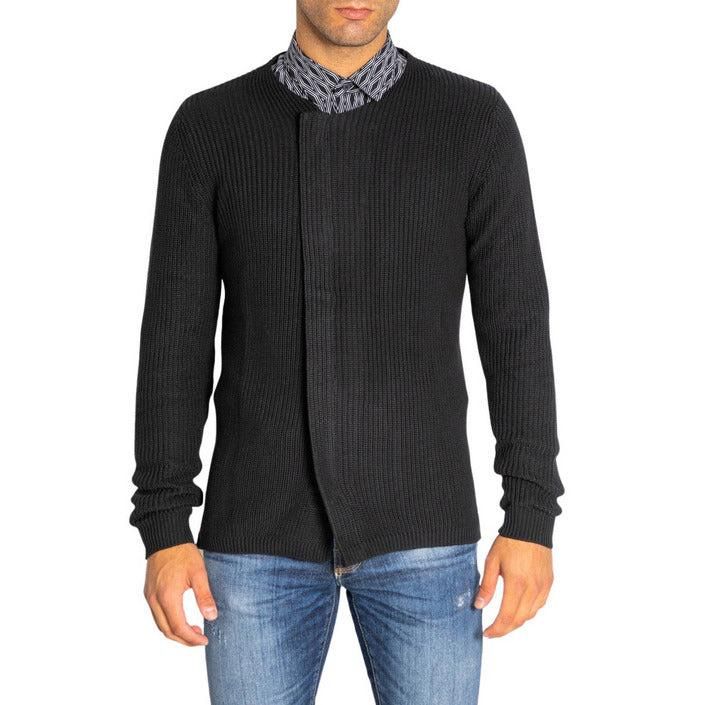 Brand: Antony Morato
Gender: Men
Type: Knitwear
Season: Fall/Winter

PRODUCT DETAIL
• Color: black
• Sleeves: long
• Neckline: round neck

COMPOSITION AND MATERIAL
• Composition: -60% cotton -40% viscose 
•  Washing: machine wash at 30°