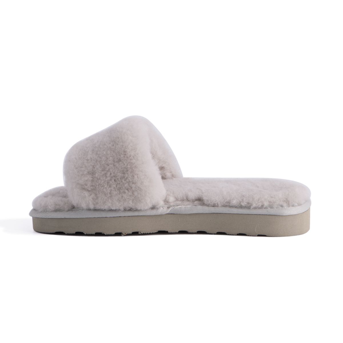 Plush premium 100% Australian sheepskin lining encompassing the whole slipper, allowing extra cushioning
Fine craftsmanship
Rubber base outsole that is both flexible and durable, also prevents slipping on wet surfaces
Provide extra warmth and would be the top choice to travel with, perfect to pair with your favourite PJs
100% brand new and high quality, comes in a branded box, suitable for gift