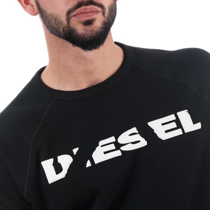 Mens Diesel S-Orestes-Bro Sweatshirt in Black. – Ribbed crew neck. – Raglan long sleeves. – Stretch ribbed waistband. – Brushed fleece lining. – 3D broken puff print to chest. – Diesel branding to front. – Shoulder to hem: 29 inches approximately. – 56% Cotton  44% Polyester. Machine Washable. – Ref: 00STXPRWAPO900 – Measurements are intended for guidance only.