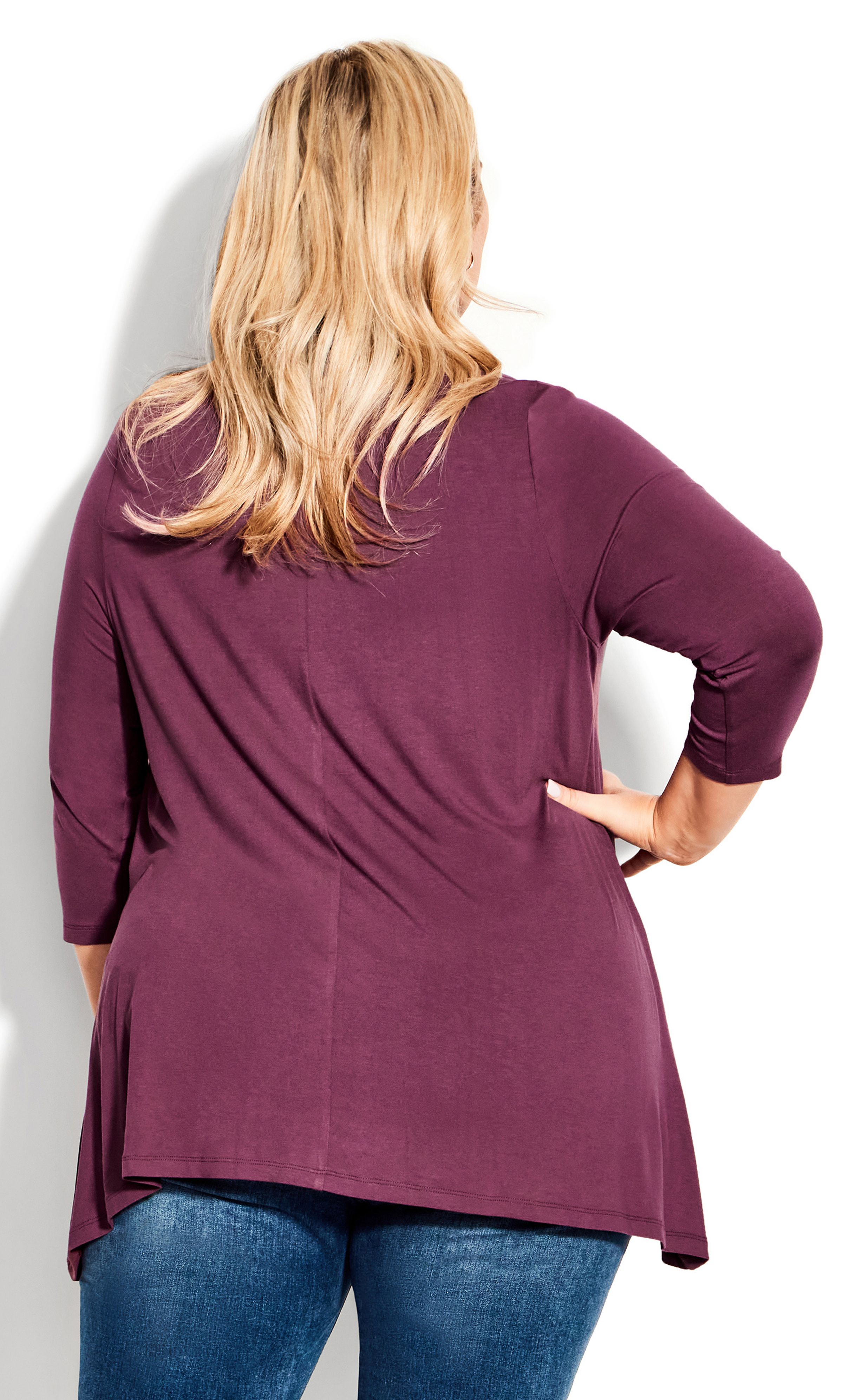 Create the perfect everyday style with the Ellis Plain Tunic. In a dreamy plum shade, this relaxed top shows off your curves in a classic silhouette with a center pleat detail. Key Features Include: - V-neckline - 3/4 length sleeves - Pull-over style - Darted bust for shape - Center pleat detail - Relaxed fit - Soft stretch fabrication - Below hip length hemline Layer up with a denim jacket and a pair of leggings.