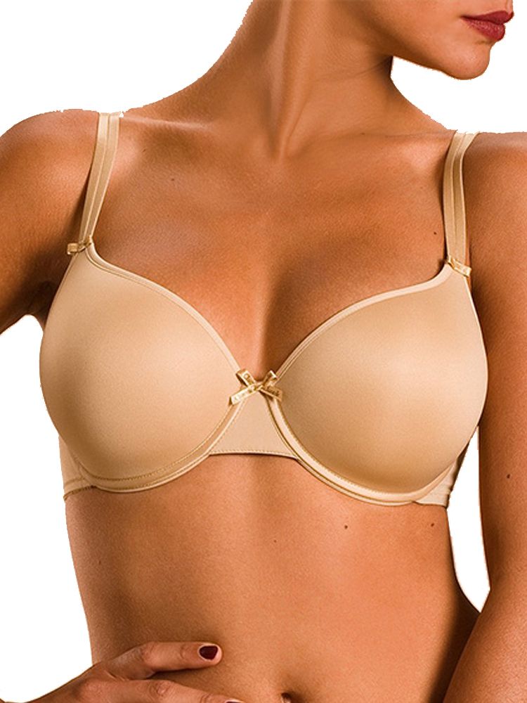 Chantelle Basic Invisible, this beautiful seamless bra sits perfectly under your favourite T Shirts.  Smooth cups are lightly padded with soft foam that shape and mould to the breast giving you all day comfort.   A must have in your everyday essentials!