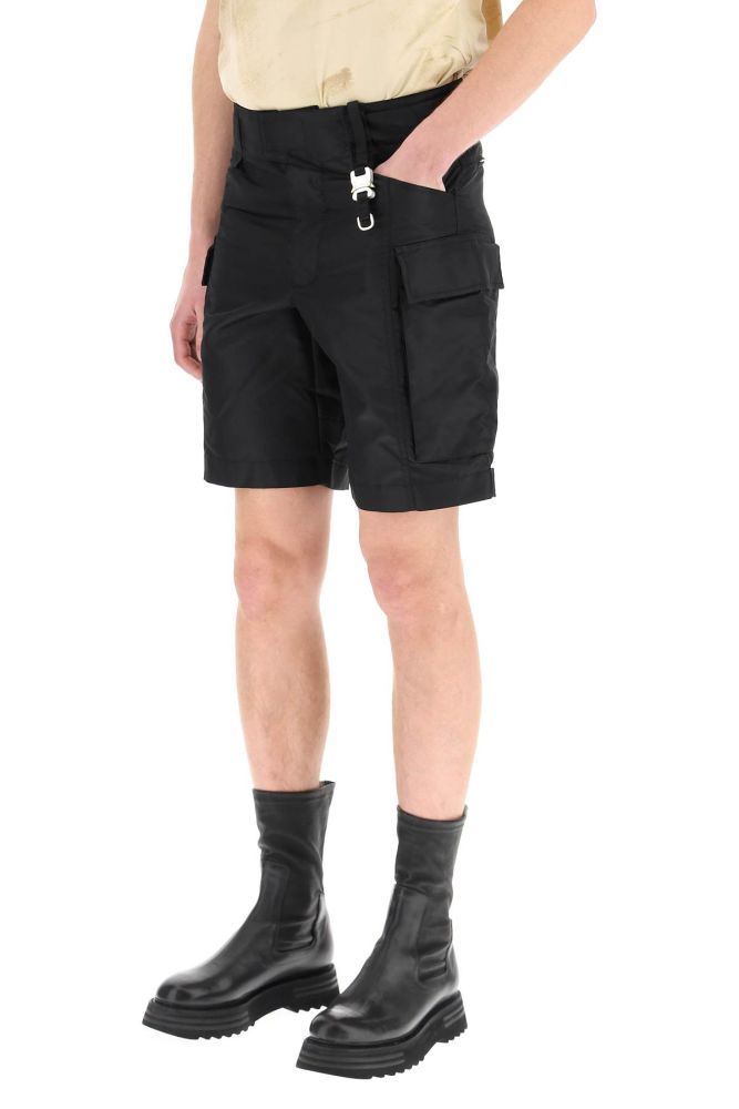 1017 ALYX 9SM shorts in recycled nylon with iconic rollercoaster buckle on the front. It features side cargo pockets, back zip pockets and adjustable waist by velcro. Concealed zip and velcro closure, technical fabric logo tag at back. The model is 187 cm tall and wears a size IT 48.