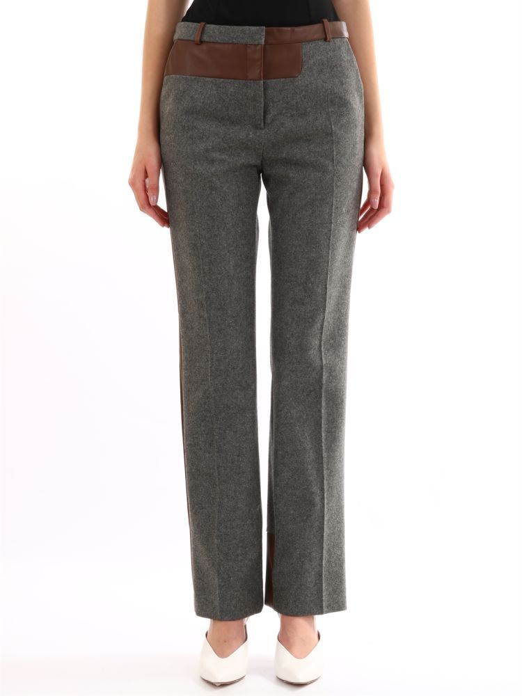 Gray trousers with brown leather inserts, belt loops at the waist and hidden fastening.The model is 1.83 high and wears size S / 40IT / 26US / 36FR / 8UK