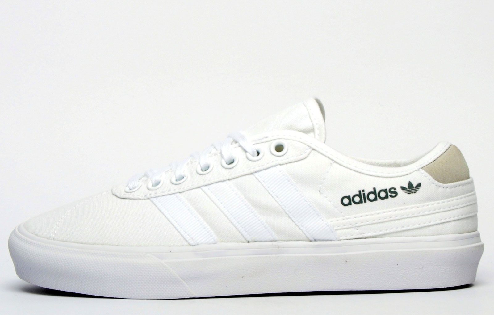 Klassiek ontmoet comfort met de op skates geïnspireerde Adidas Delpala van Adidas Originals.