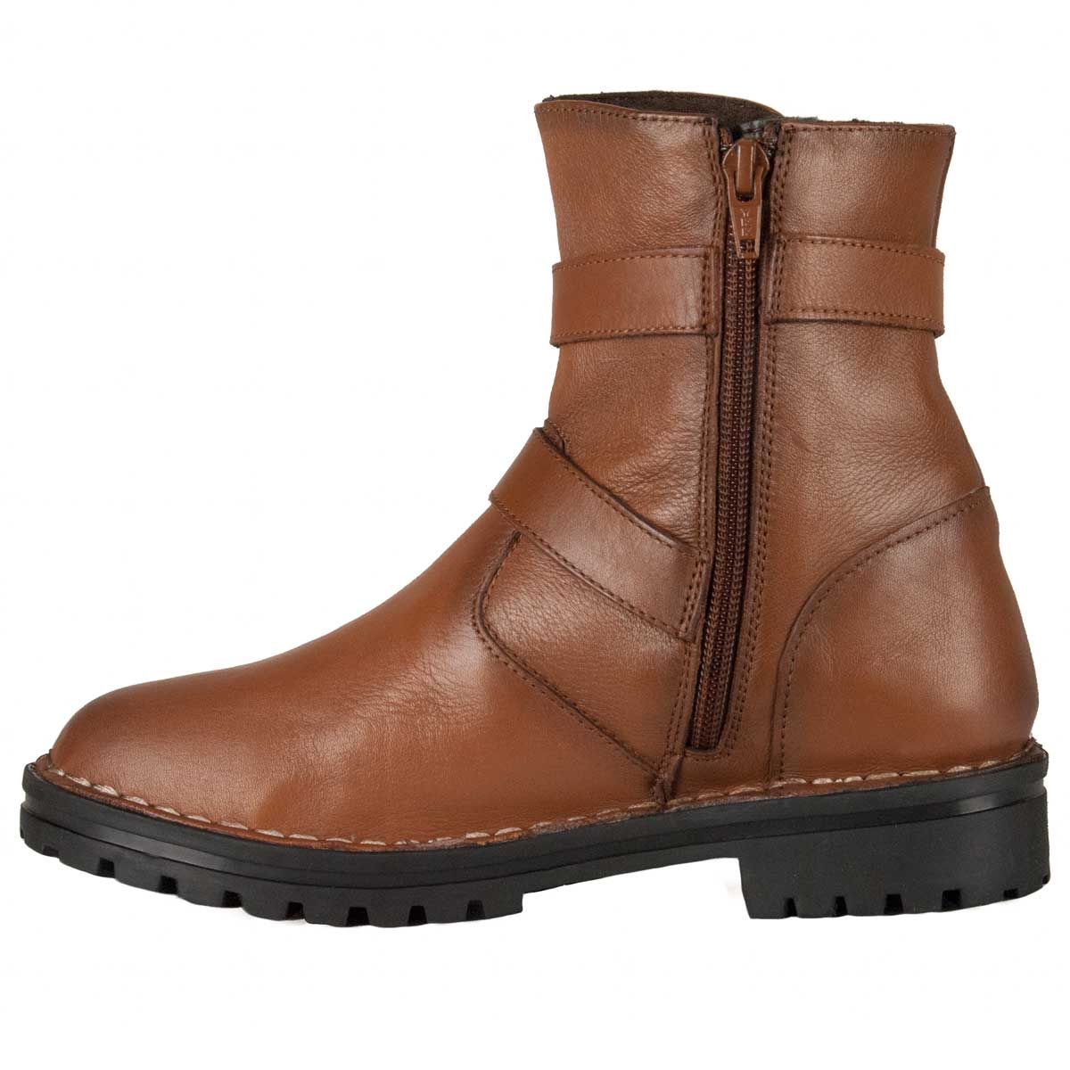 Ideal bike style boot with buckles. Manufactured in very soft natural skin and comfortable. Anti-slip rubber floor. Interior zipper. Previous and later buttress. Capsule collection by Wikers.