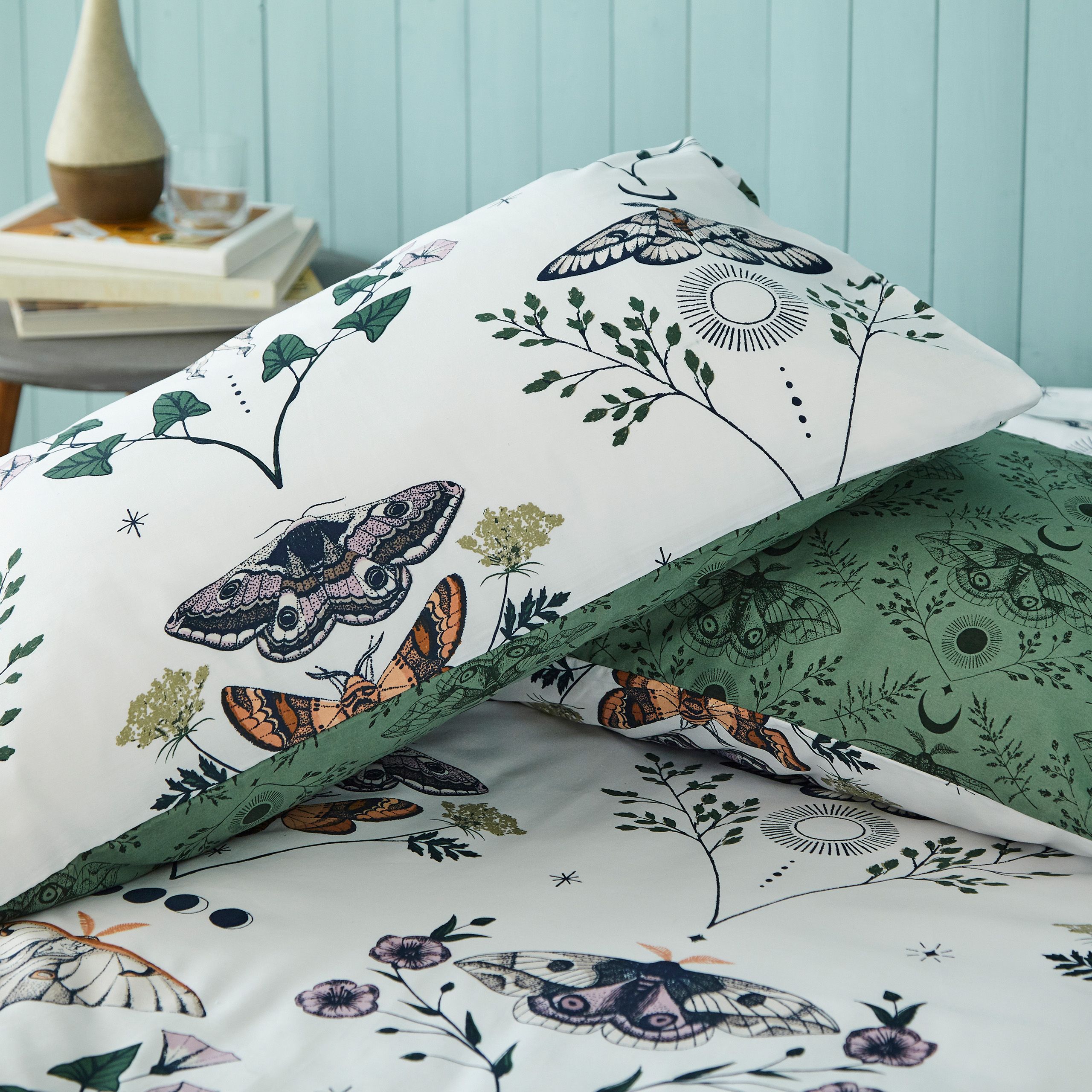 Glide through the Madagascan air with the Chrysirida Duvet Cover Set. The reverse features a complementing colour with matching design for an alternative look when you need it.