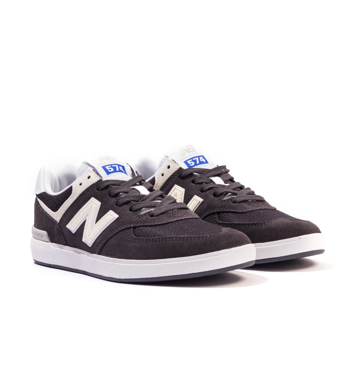 New Balance is an icon when it comes to footwear, renowned for creating innovative, stylish, comfortable trainers. The signature N logo has ties within baseball, boxing and running; they don\'t just look great but they enhance the performance of the wearer. A confidence-boosting addition to any wardrobe. Men\'s All Coasts 574 New Balance trainersSuede & Mesh UppersTextile LiningDurable Rubber OutsoleREVlite Midsole Cushioning Secure Lace-up ClosureNew Balance Branding