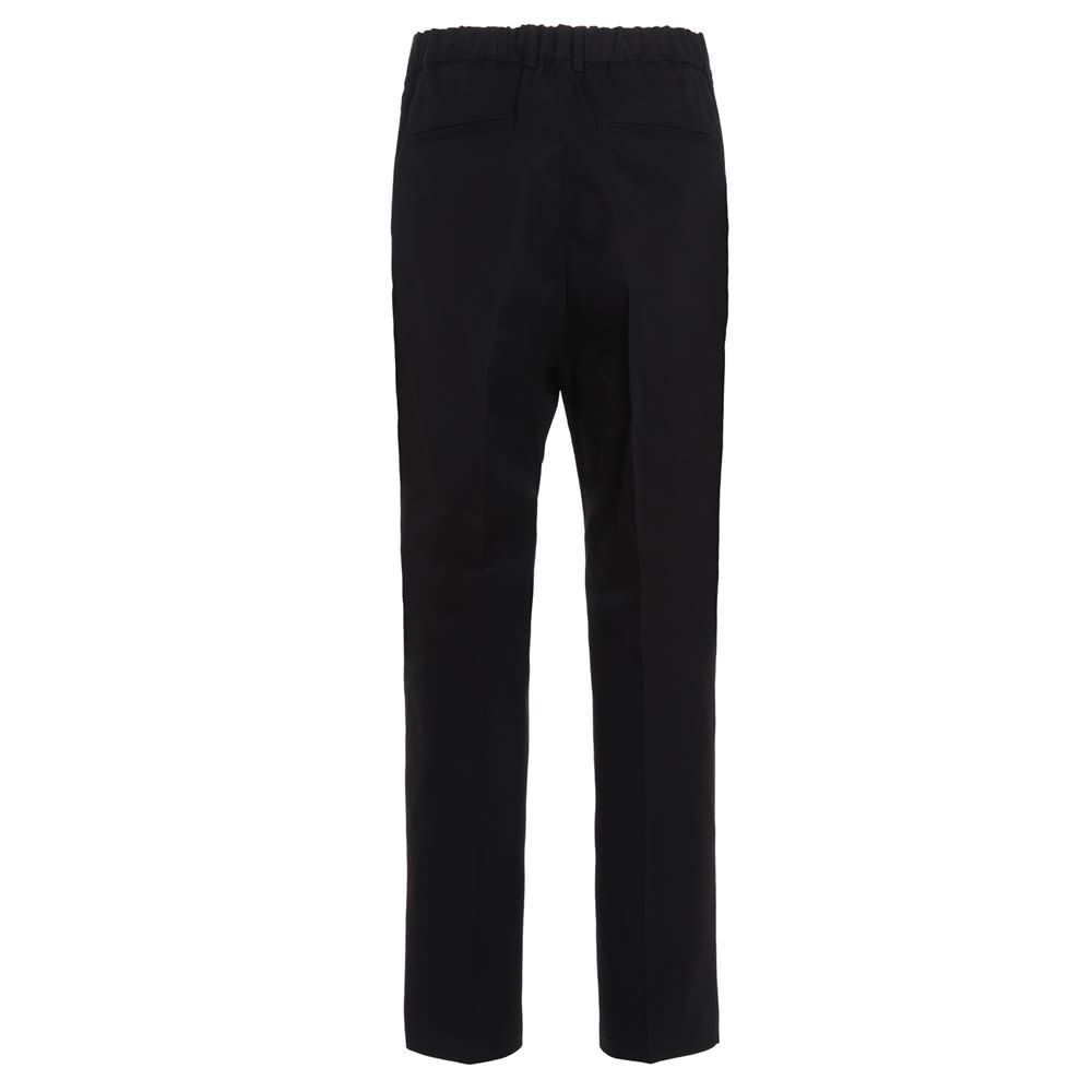 Gabardine cotton trousers with an elastic waistband, welt pockets and a double pocket at the back.  Tapered cropped relaxed fit.