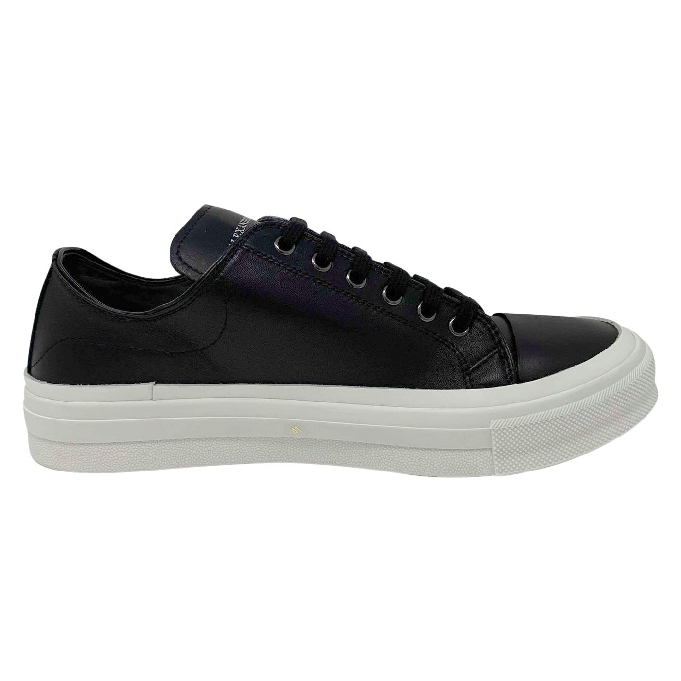 Alexander McQueen 526212 WHRUK 1049 Trainers. Brand on tongue. Skull and contrast print. Stitched detail. Rubber sole. 100% Calfskin leather, Made In Italy