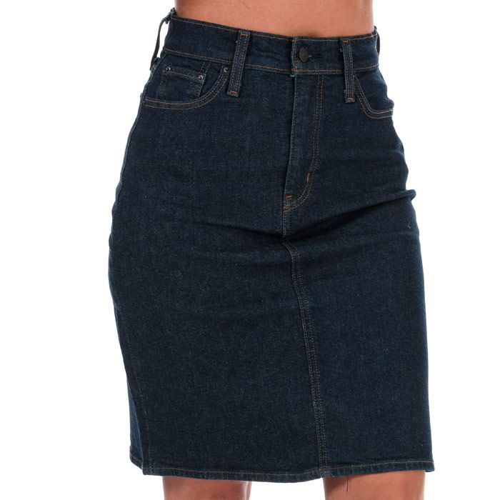 Womens Levis Classic Skirt in dark blue.<BR><BR>- Classic 5 pocket styling.<BR>- Button fly fastening.<BR>- Mid-rise.<BR>- Belt loops.<BR>- Straight hem.<BR>- Main material: 98% Cotton  2% Elastane. Machine washable. <BR>- Ref: 859690004