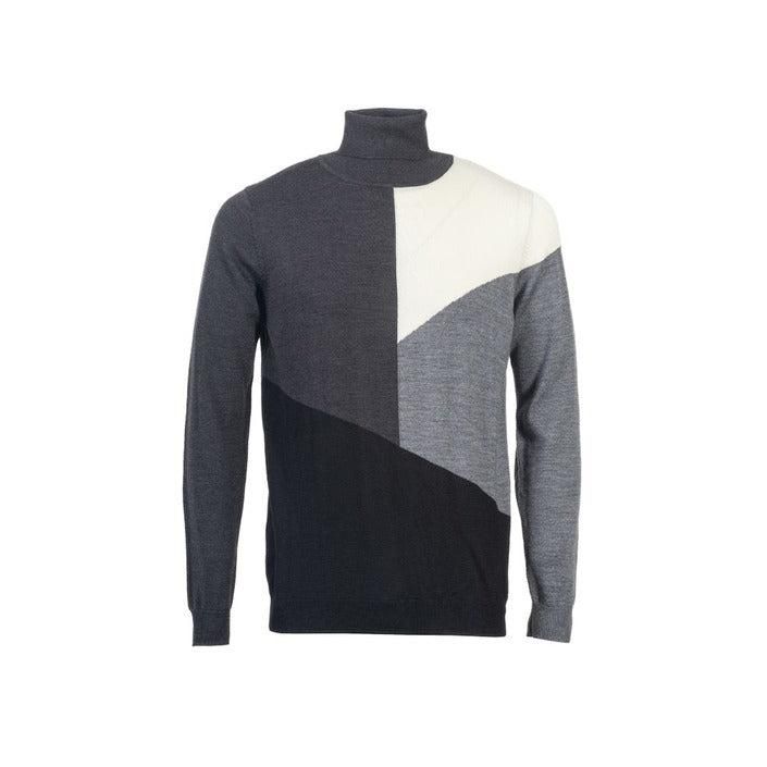 Brand: Antony Morato
Gender: Men
Type: Knitwear
Season: Fall/Winter

PRODUCT DETAIL
• Color: grey
• Pattern: plain
• Fastening: slip on
• Sleeves: long
• Neckline: turtleneck

COMPOSITION AND MATERIAL
• Composition: -20% acrylic -20% wool -20% polyamide -40% polyester 
•  Washing: machine wash at 30°