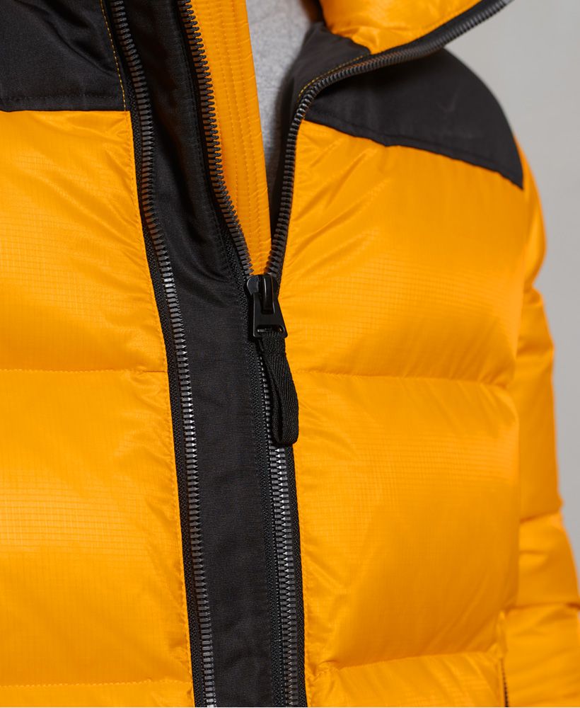 Designed with your warmth in mind, the Sportsytle Code Down Puffer jacket features an 80/20 Premium Duck Down filling, perfect for layering up over a classic hoodie this season.Double zip fasteningTwo pocket designElasticated cuffs with popper fastening80/20 Premium Duck Down filling Bungee cord adjustable hemSignature logo badgeSuperdry is certified by the Responsible Down Standard to confirm that our down filled products are sourced to ensure animal welfare.
