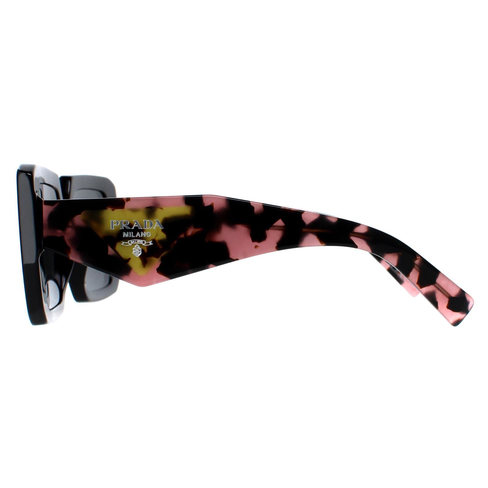 prada-pr23ys-1ab5s0-zwarte-donkergrijze-zonnebril
