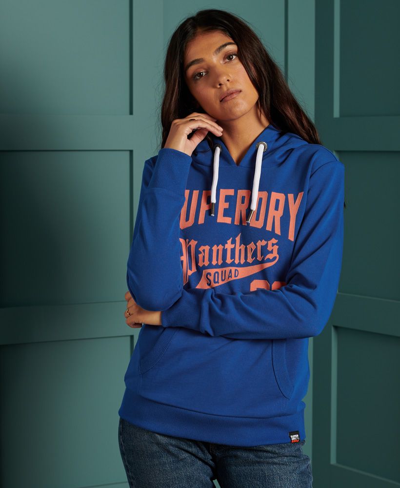 Add some colour to your otherwise dull hoodie collection with the Varsity 8 Standard Hoodie featuring a vibrant pop of colour, flocked logo and classic hoodie features.Slim fit – designed to fit closer to the body for a more tailored lookDrawstring hoodFront pouch pocketsRibbed hem and cuffLoopback liningFlocked graphicSignature logo tab